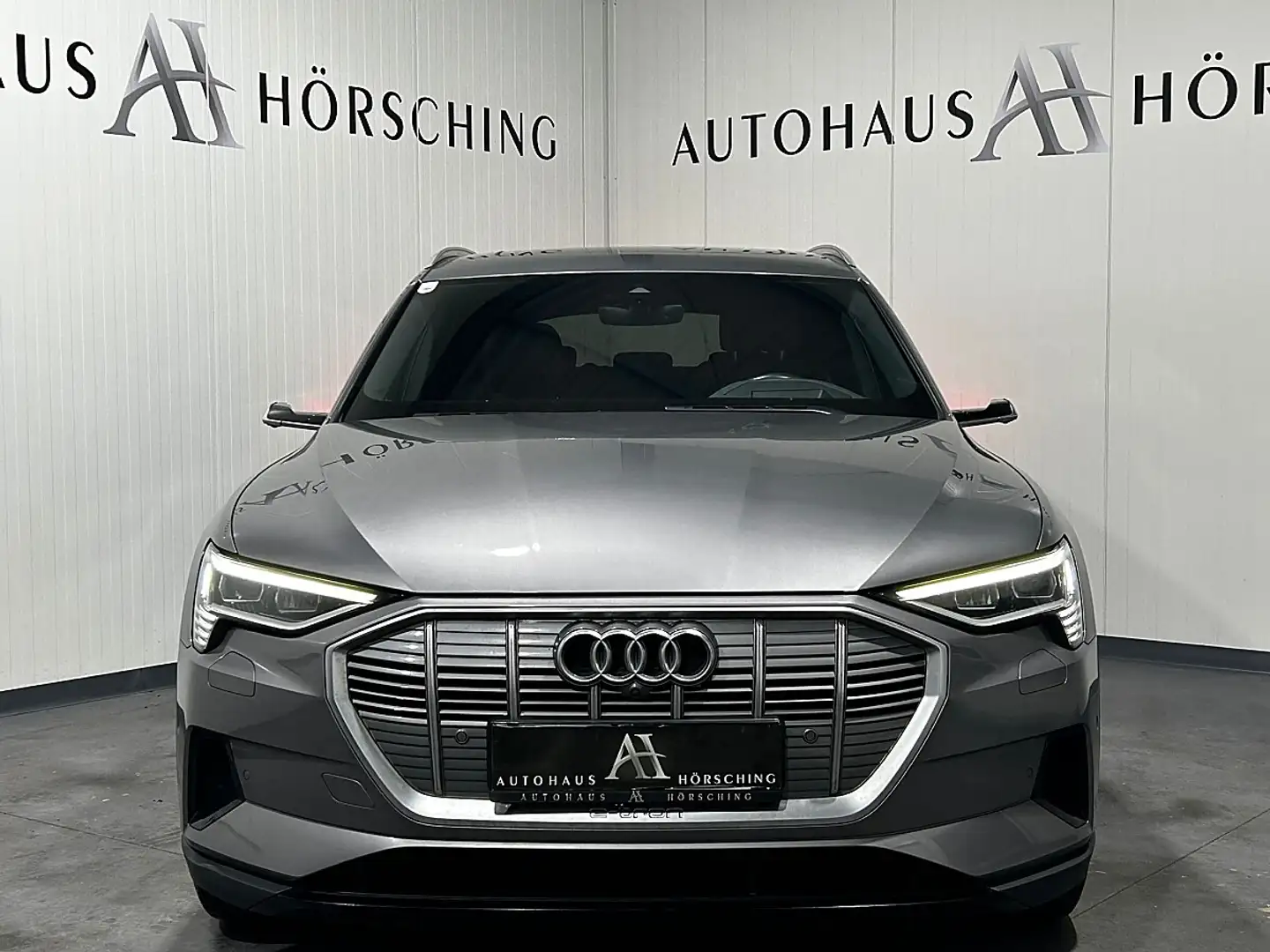 Audi e-tron 50 quattro 71kWh Business//Mirror-Cam//PANO// Grau - 2
