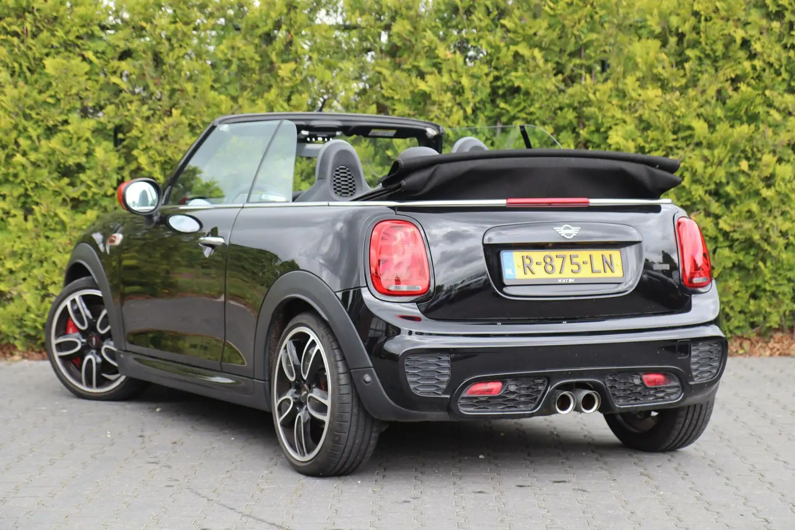 MINI John Cooper Works Cabrio 2.0 Chili 232 PK Hud|Led|Schaalstoelen|Pdc|CarPlay Zwart - 2