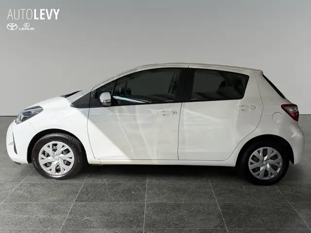 Toyota Yaris view 3