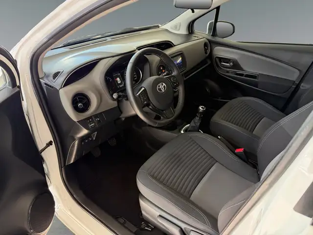 Toyota Yaris view 10