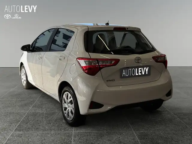 Toyota Yaris view 4