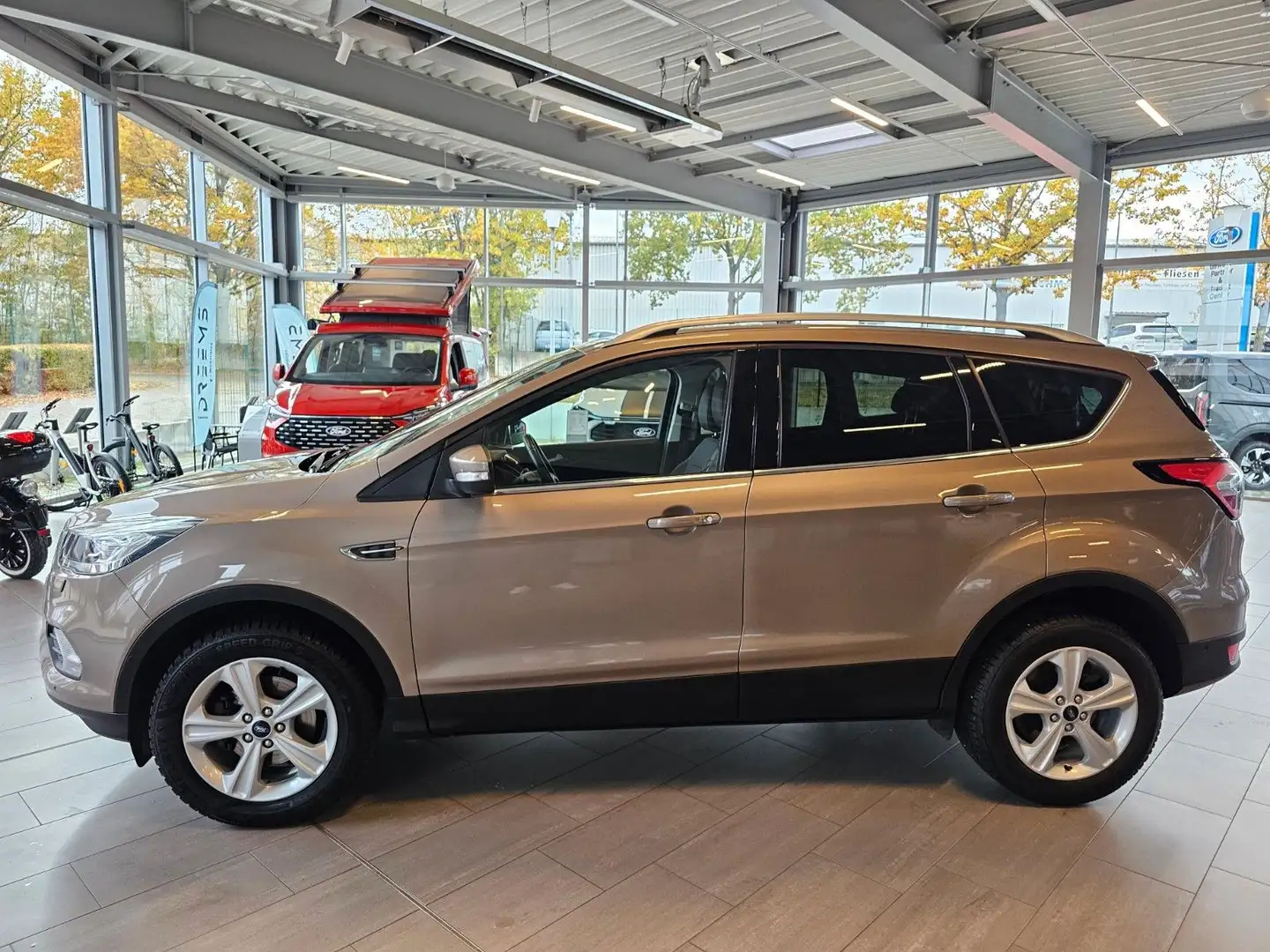 Ford Kuga Titanium Bi-Xenon, Navi Silber - 2