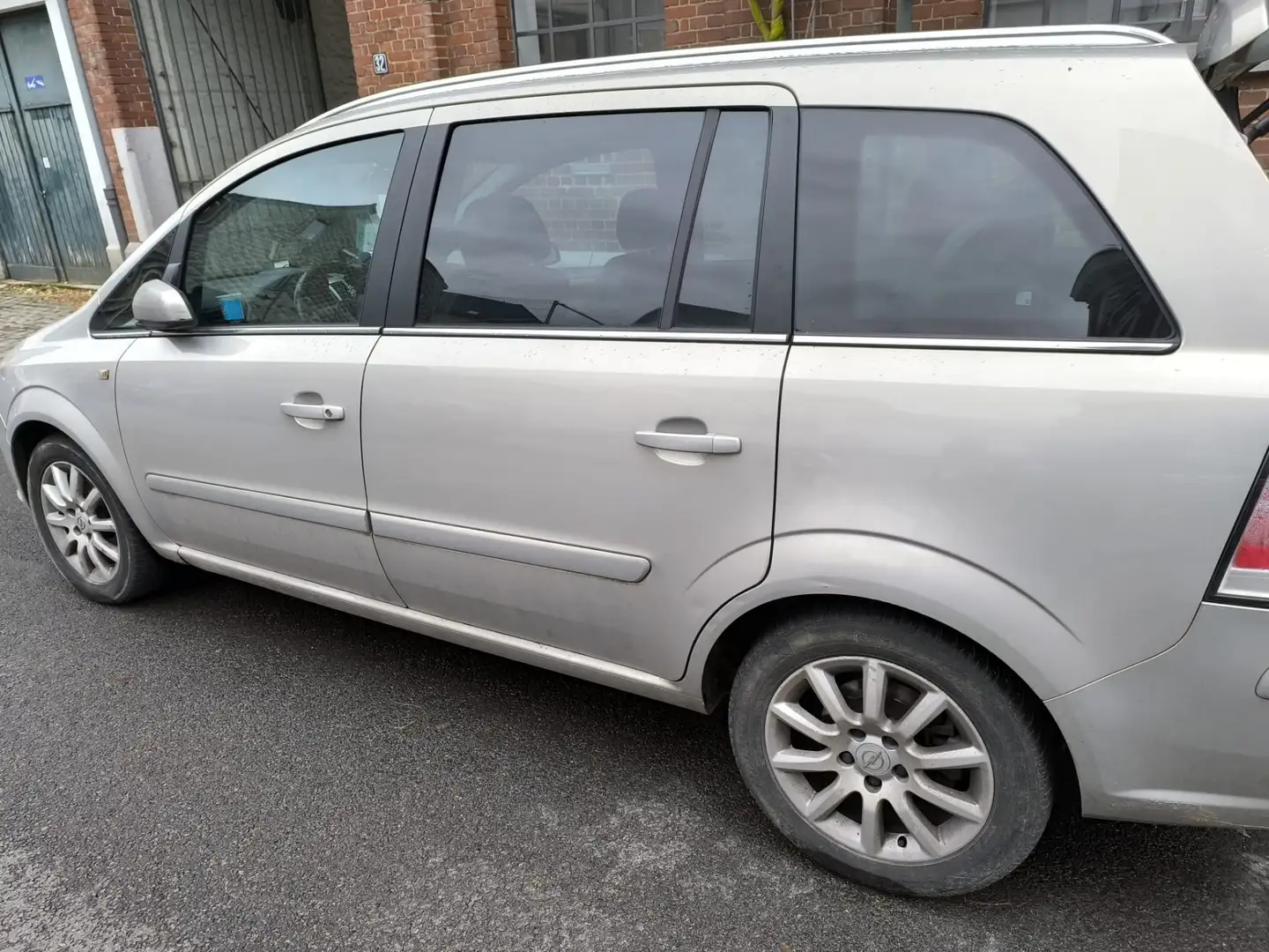 Opel Zafira 1.8i DVD A - 1