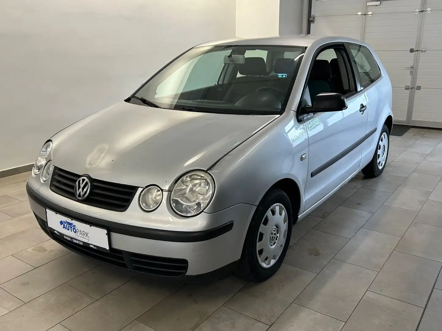Volkswagen Polo IV Basis Zilver - 1
