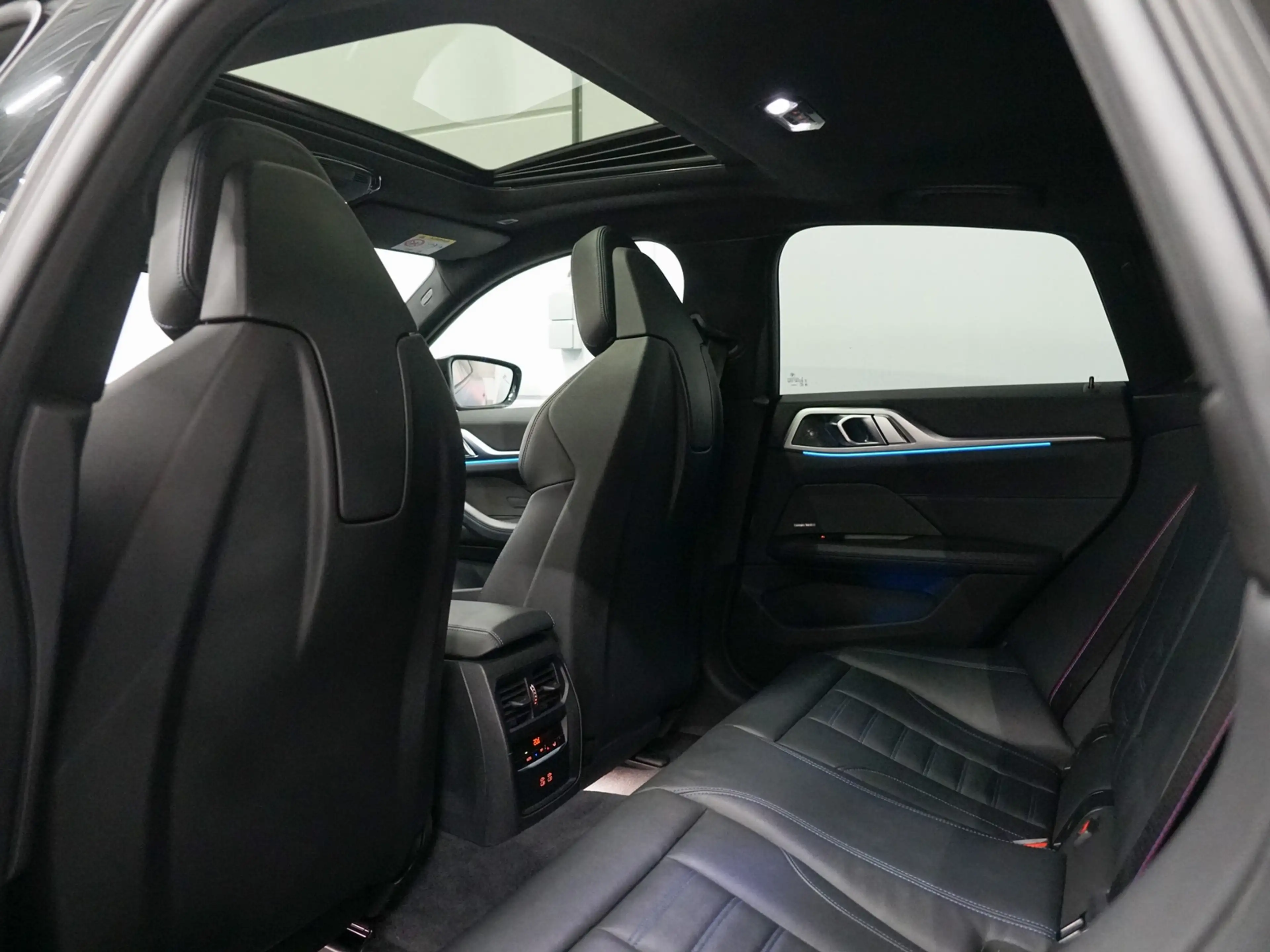 BMW i4 M50 Schuifdak | M Stoelen | Harman Kardon | CoPilo — photo 32