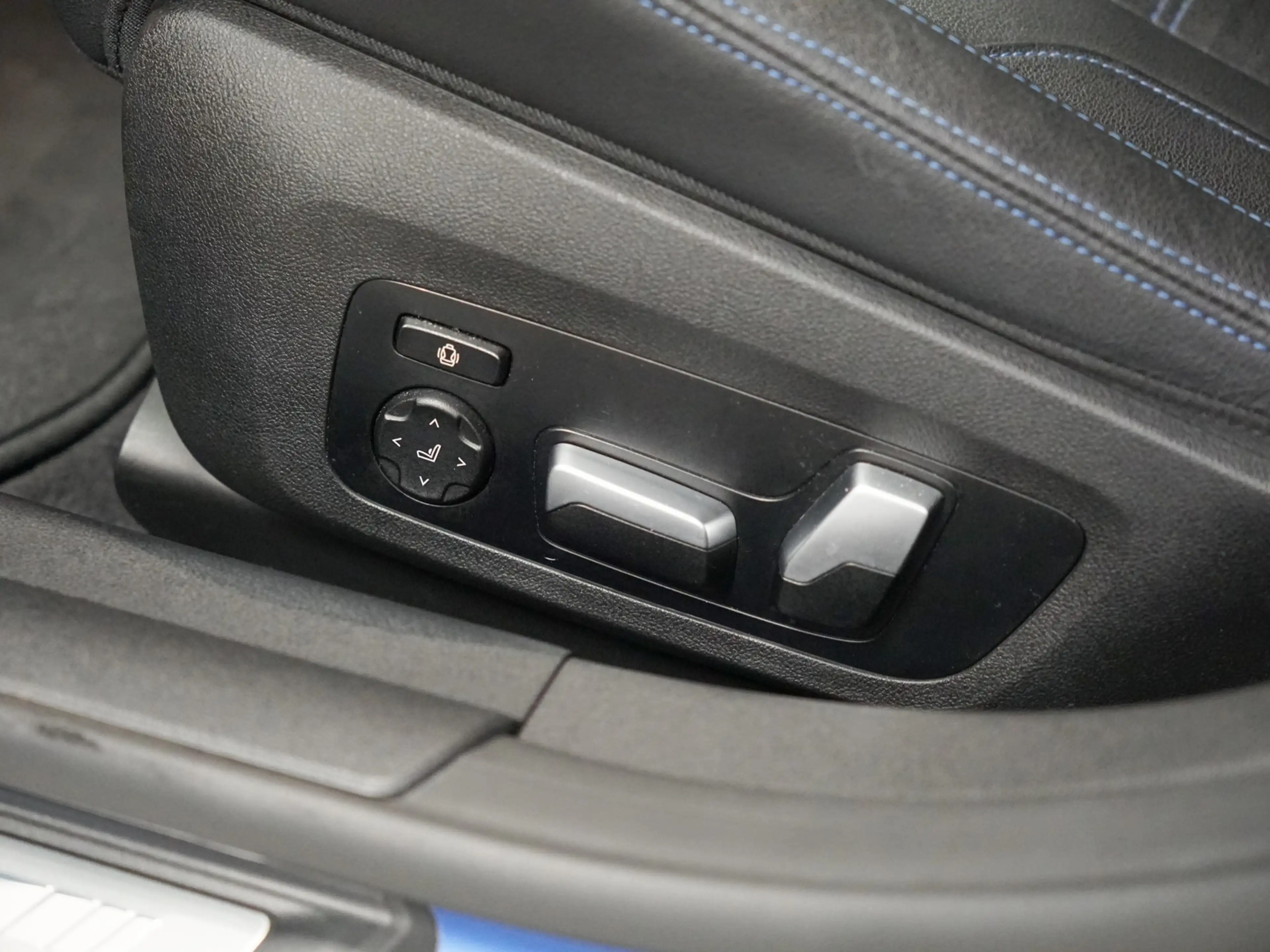 BMW i4 M50 Schuifdak | M Stoelen | Harman Kardon | CoPilo — photo 30