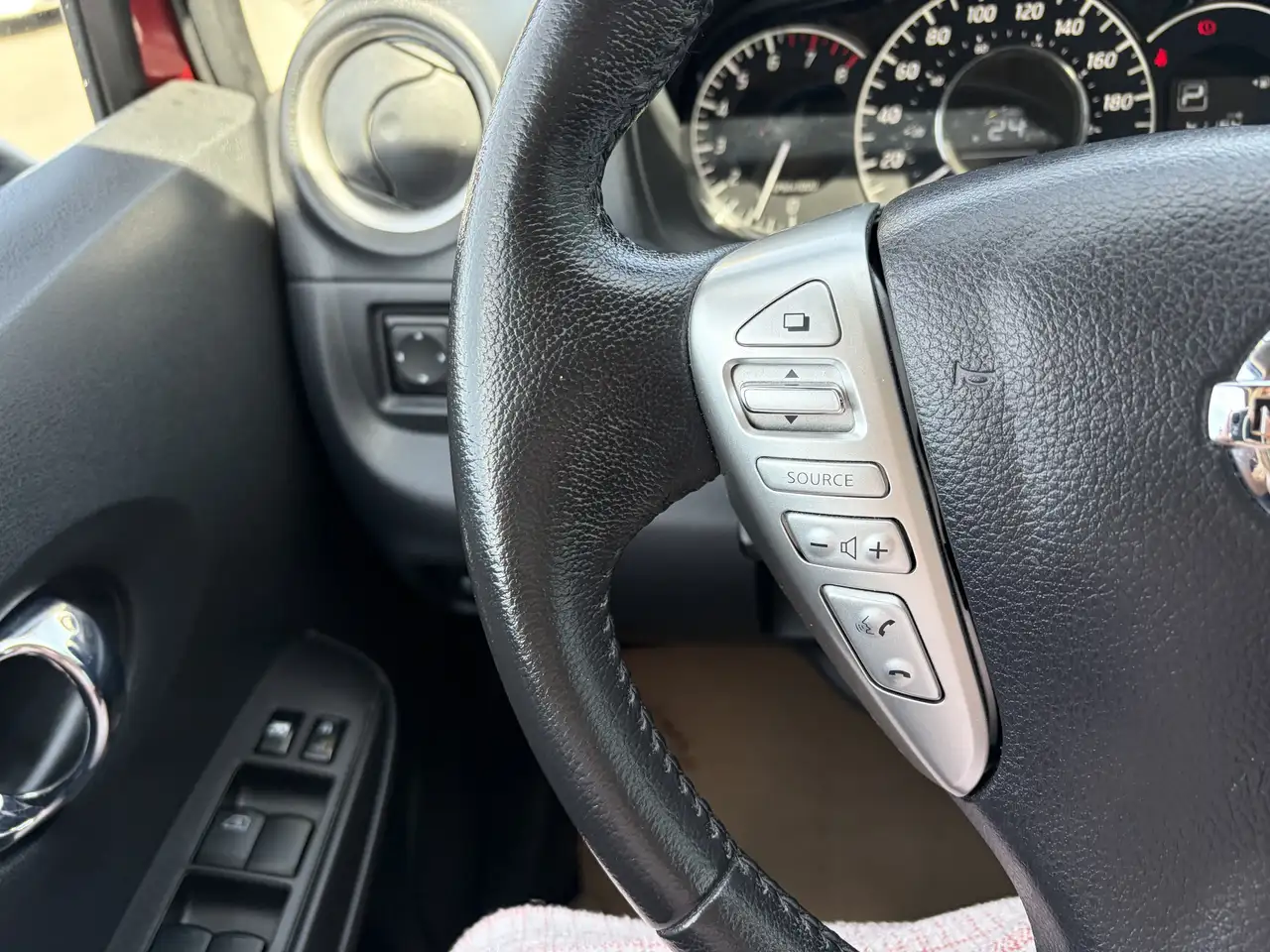 Nissan Note снимка Nissan Note