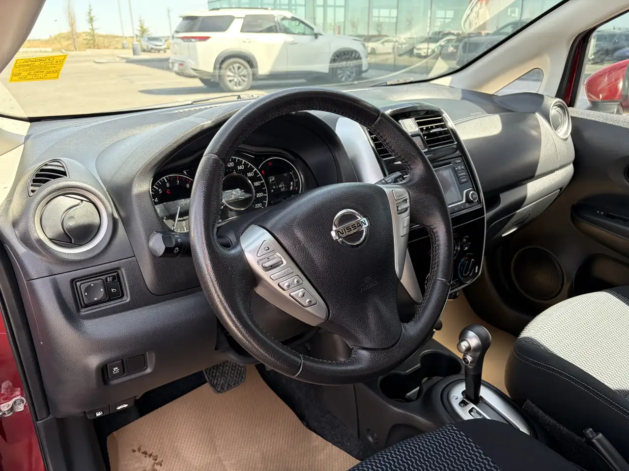 Nissan Note снимка Nissan Note