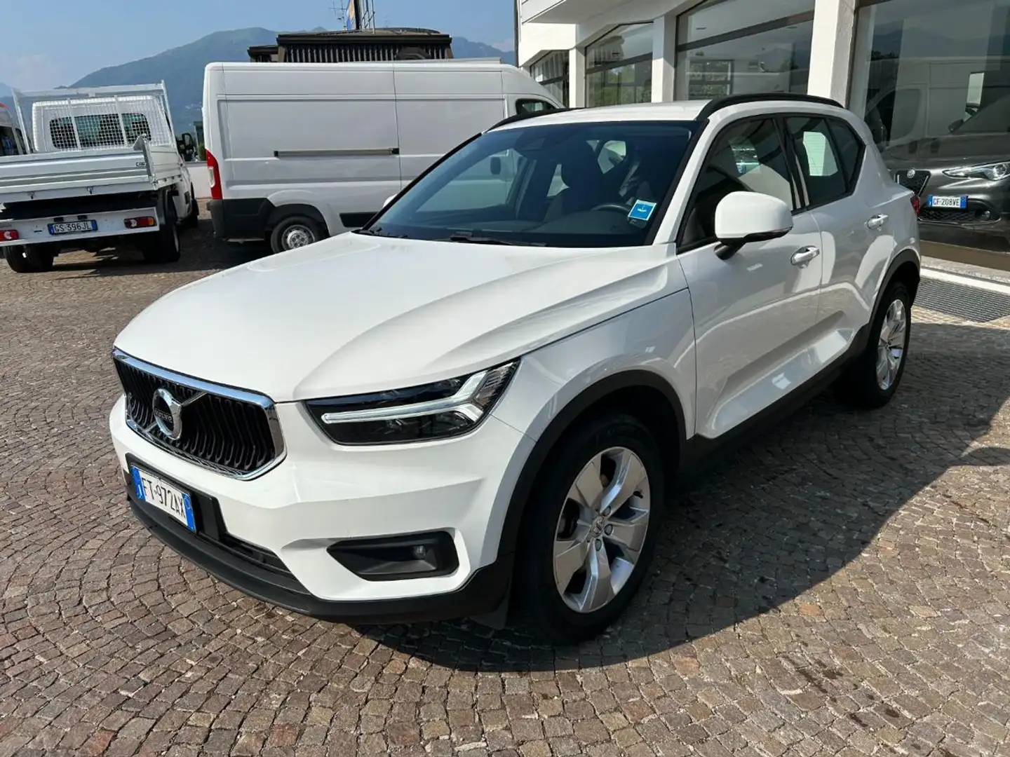 Volvo XC40 D3 AWD Business Blanc - 2