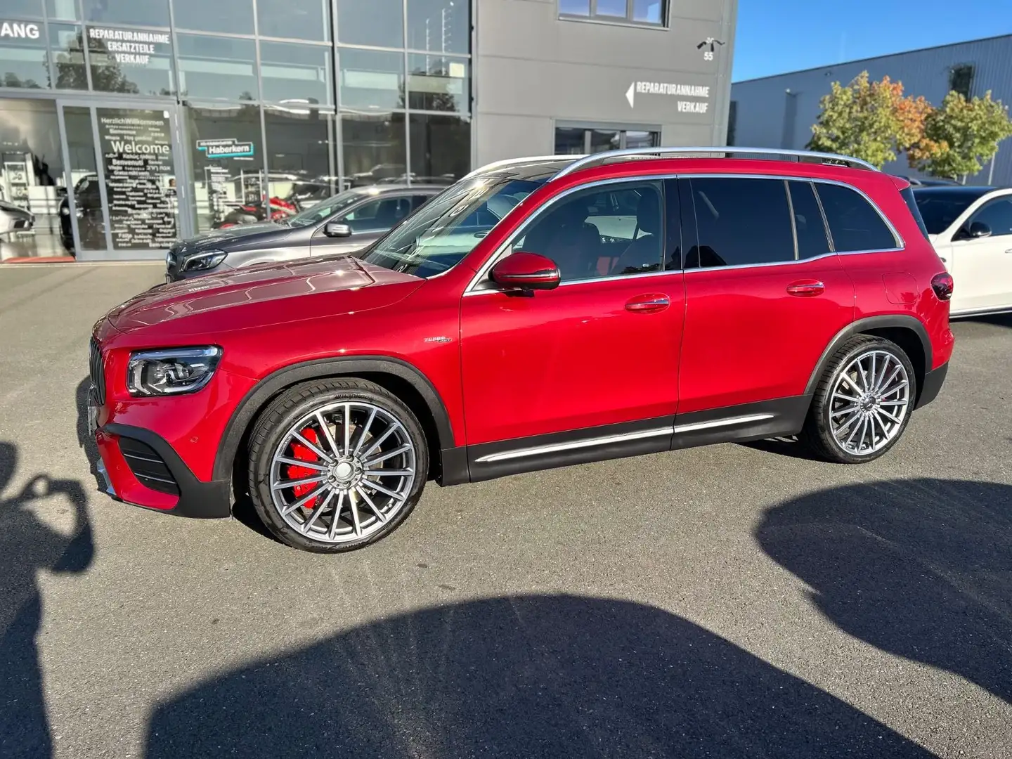 Mercedes-Benz GLB 35 AMG 4M/PANO/360/BURMESTER/AHK Rot - 2