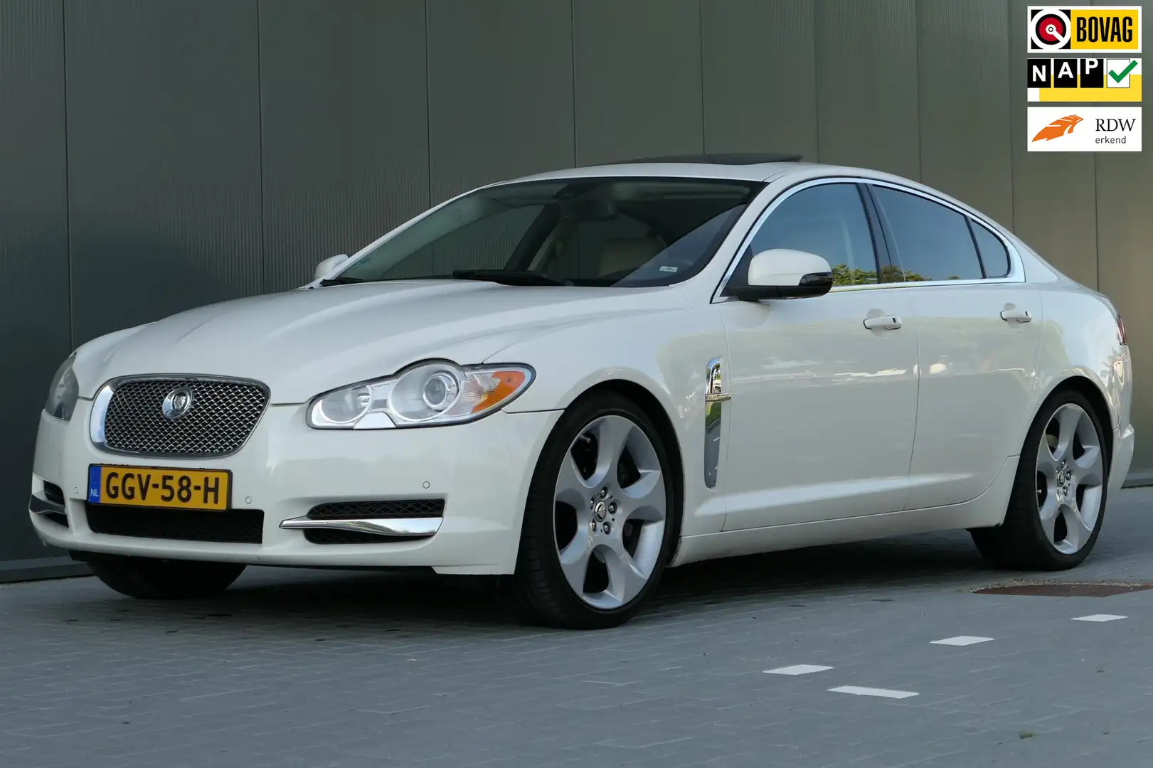 Jaguar XF 4.2 V8 SV8 Supercharged 426pk Schuifdak Youngtimer Wit - 1
