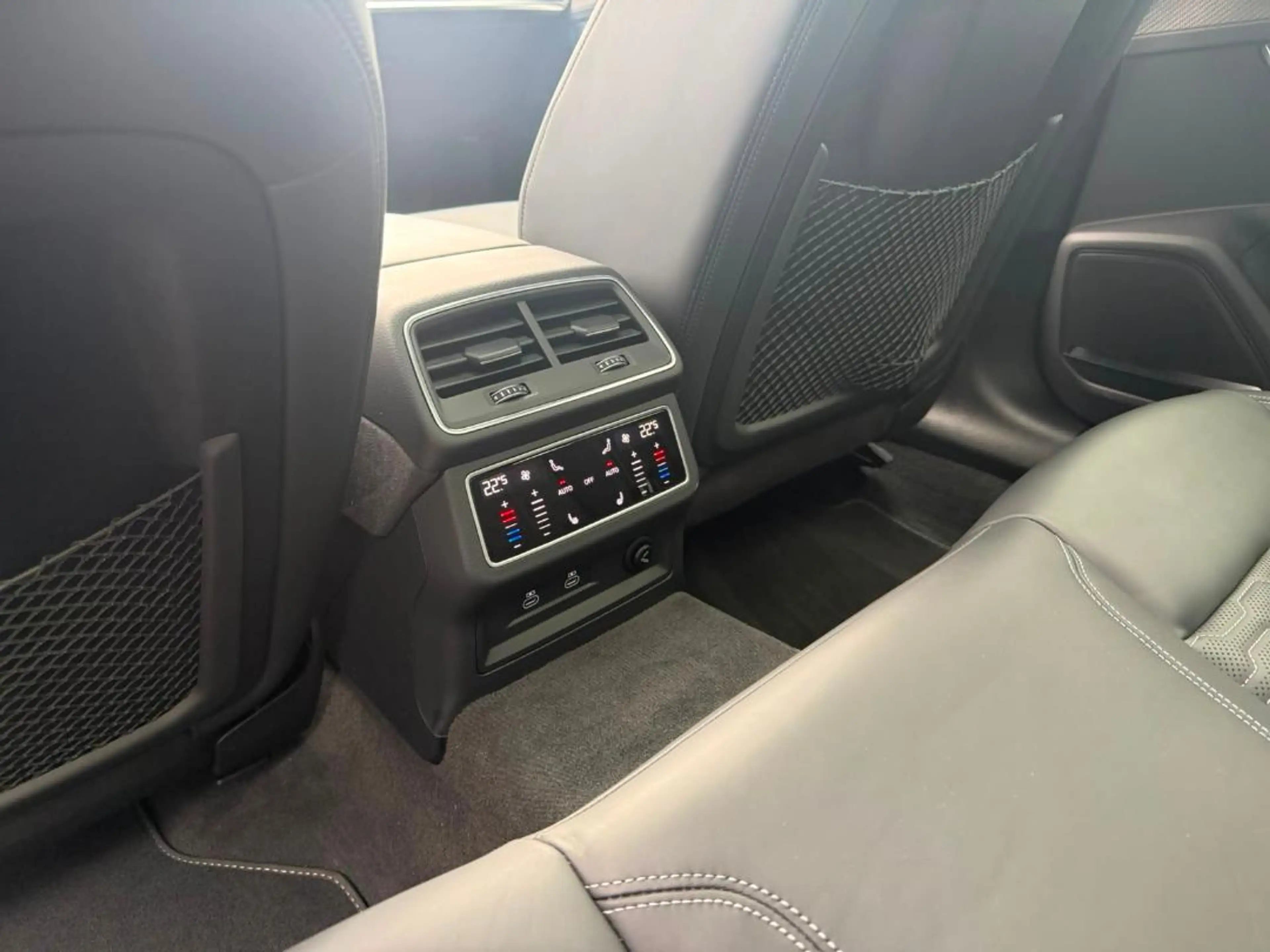 Audi RS6 Avant — photo 11