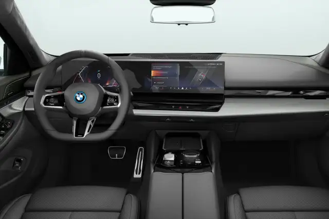 BMW 5 Series view 3