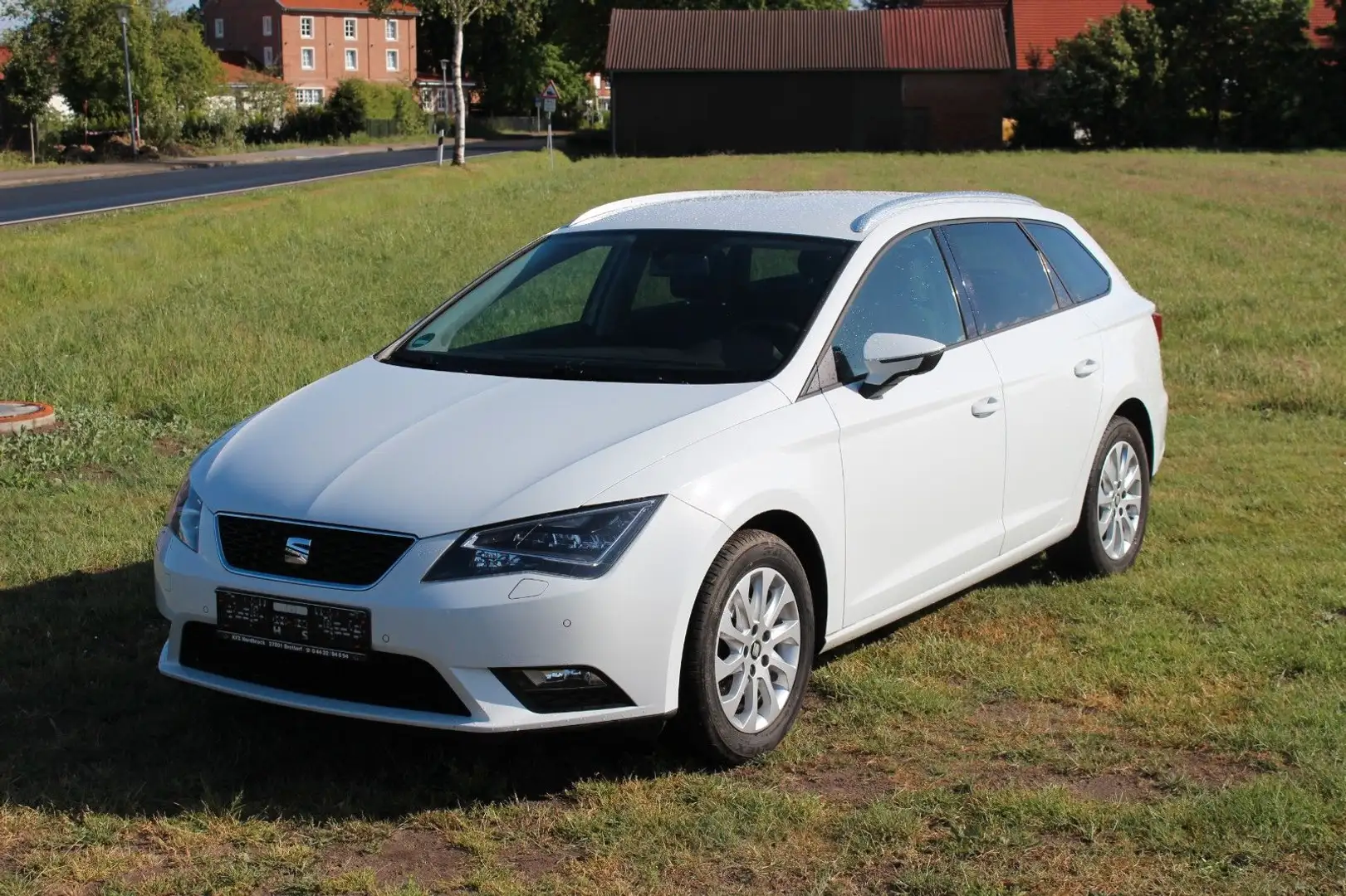 SEAT Leon ST Style Weiß - 1