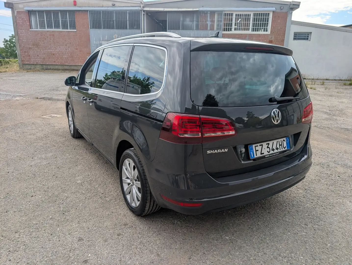 Volkswagen Sharan 2.0 tdi Business dsg - 2
