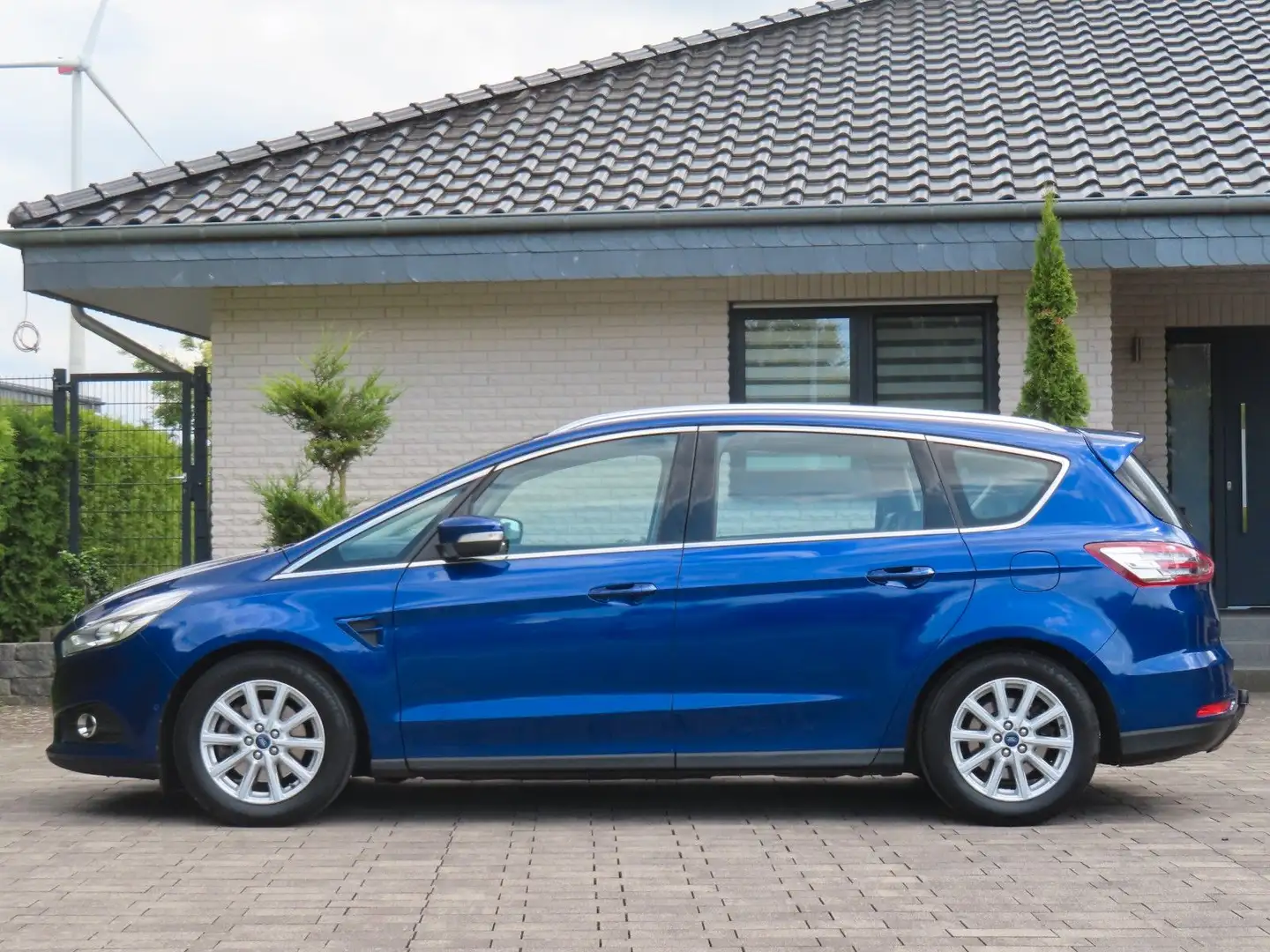 Ford S-Max Titanium *Aut. / AHK / 7-Sitzer / 179 PS* Bleu - 2