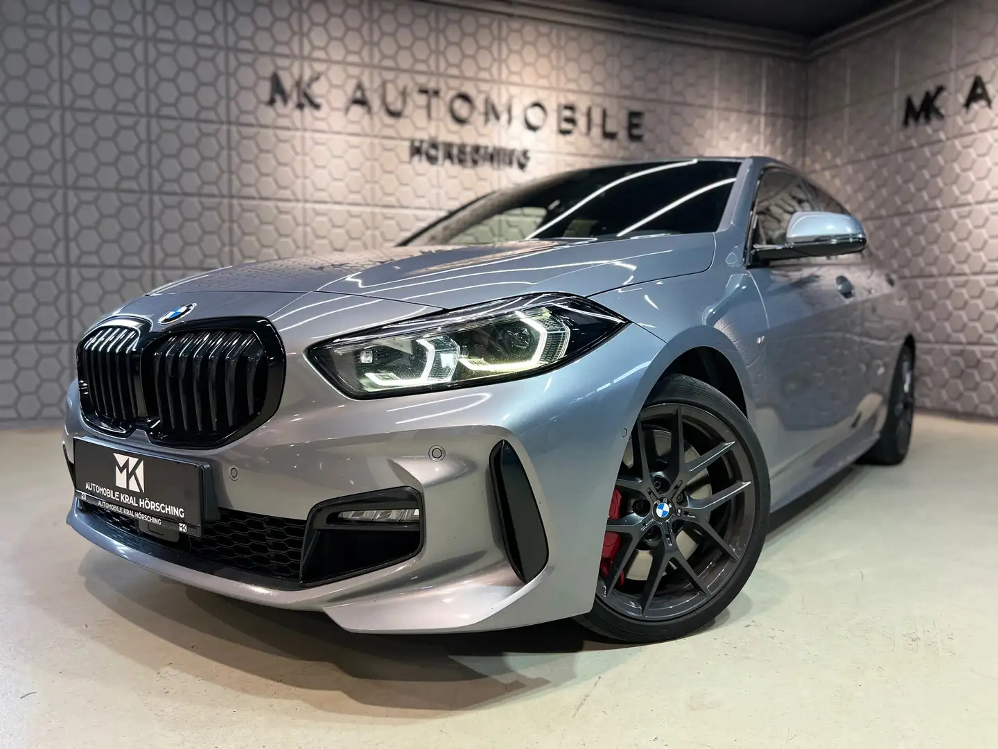 BMW 118 d M Sport*RFK*HARMAN/KARDON*AMBIENTE*SITZHEIZUNG*A Grau - 2