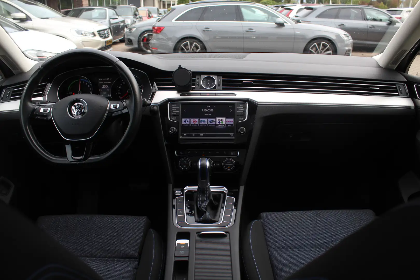 Volkswagen Passat Variant 1.4 TSI GTE Highline / Panoramadak / Navigatie / P Grijs - 2
