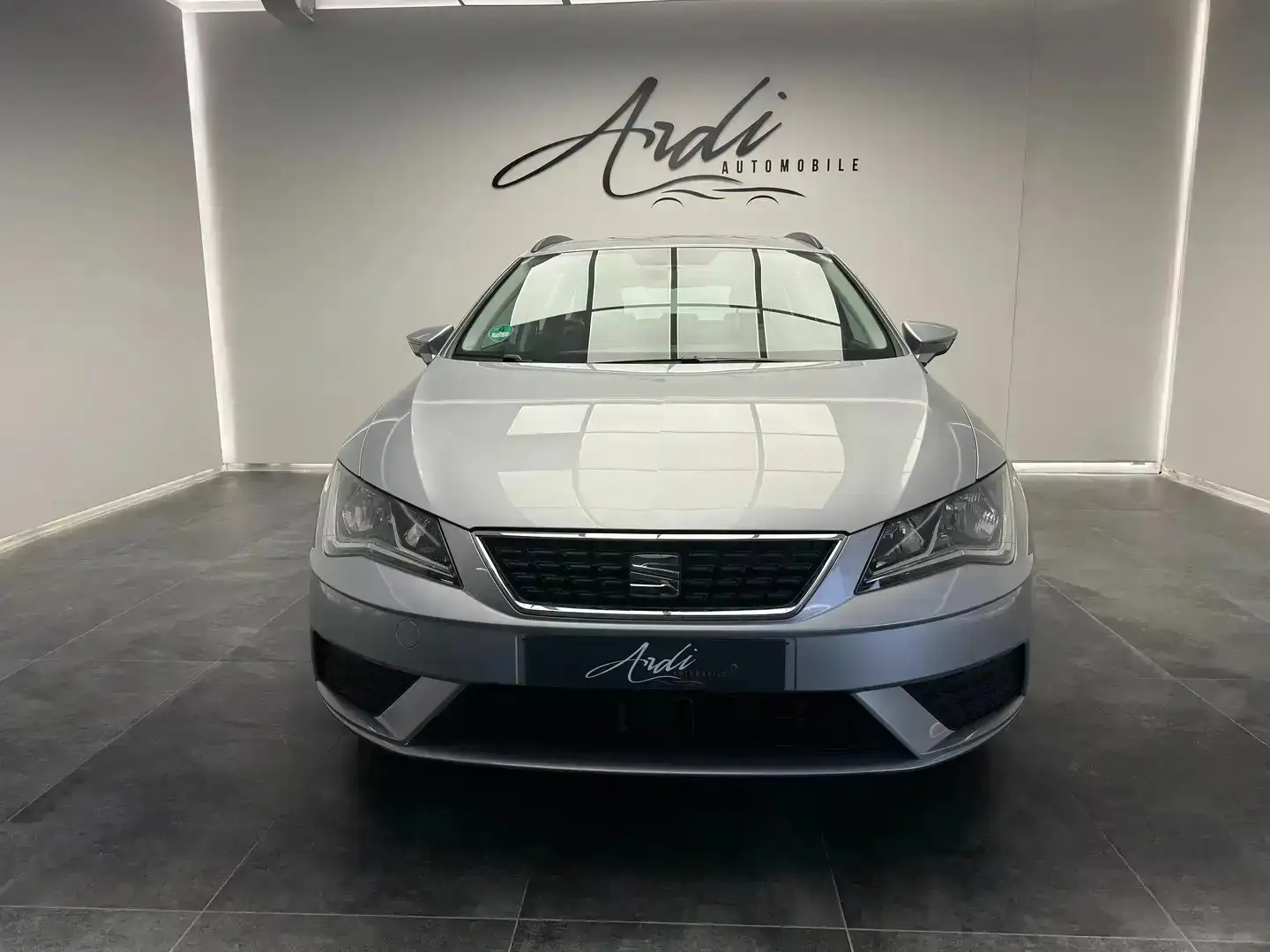 SEAT Leon 1.6 TDi *GARANTIE 12 MOIS*1er PROPRIETAIRE* Gris - 2