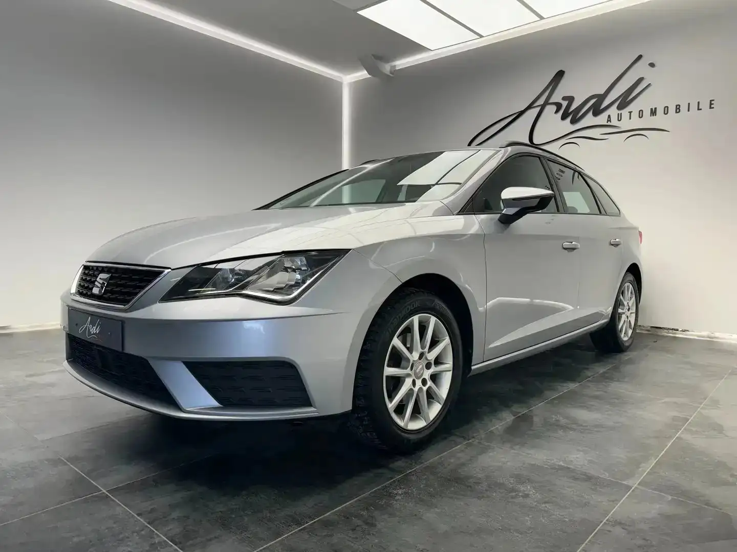 SEAT Leon 1.6 TDi *GARANTIE 12 MOIS*1er PROPRIETAIRE* Gris - 1