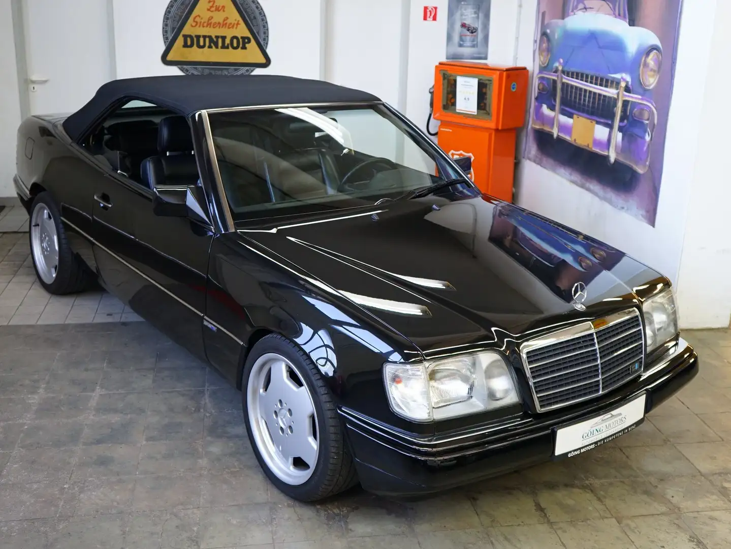 Mercedes-Benz E 320 A124 Cabriolet in 040 schwarz mit H-Kennzeichen Černá - 1