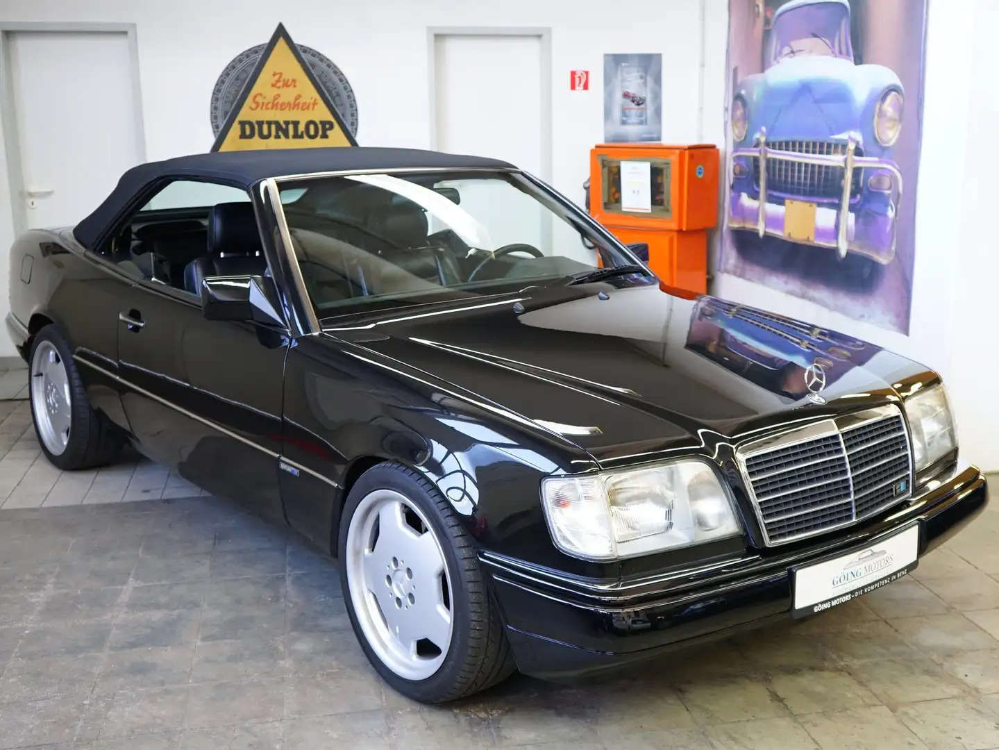 Mercedes-Benz E 320 A124 Cabriolet in 040 schwarz mit H-Kennzeichen Černá - 2