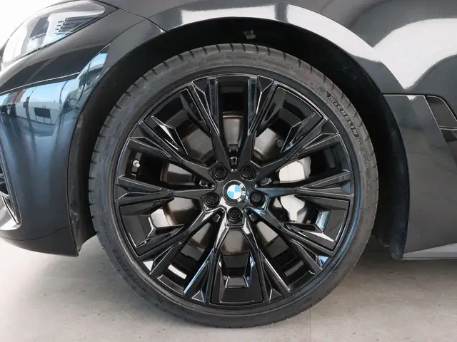 BMW M view 8