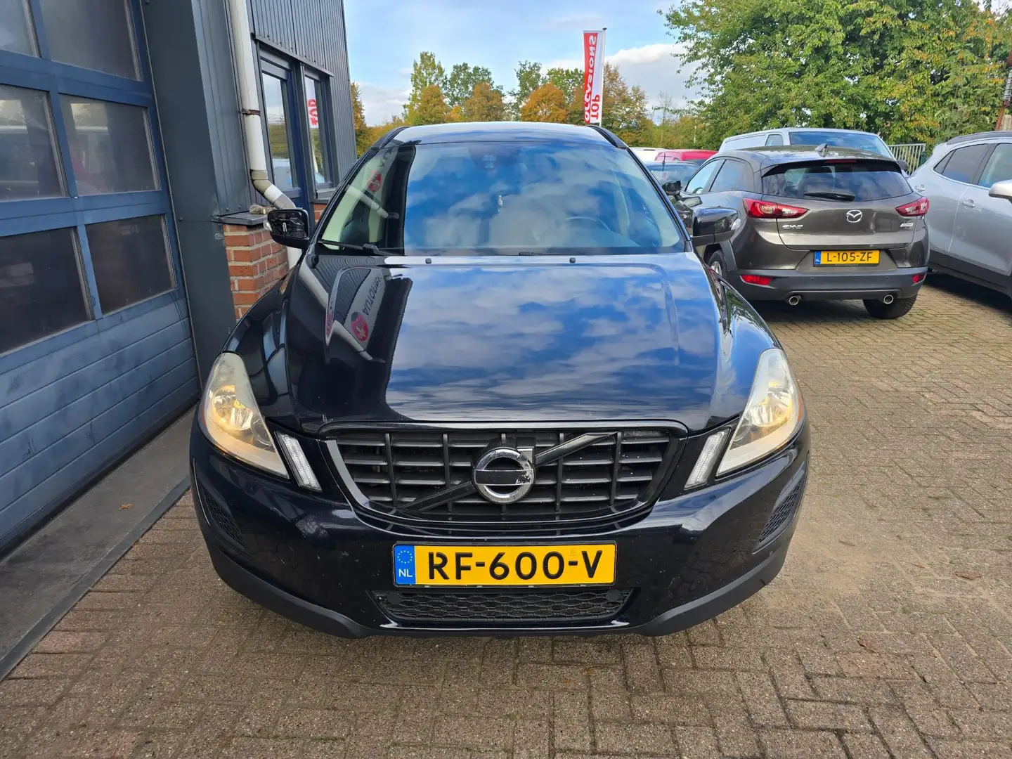 Volvo XC60 2.0 D3 Momentum Noir - 2