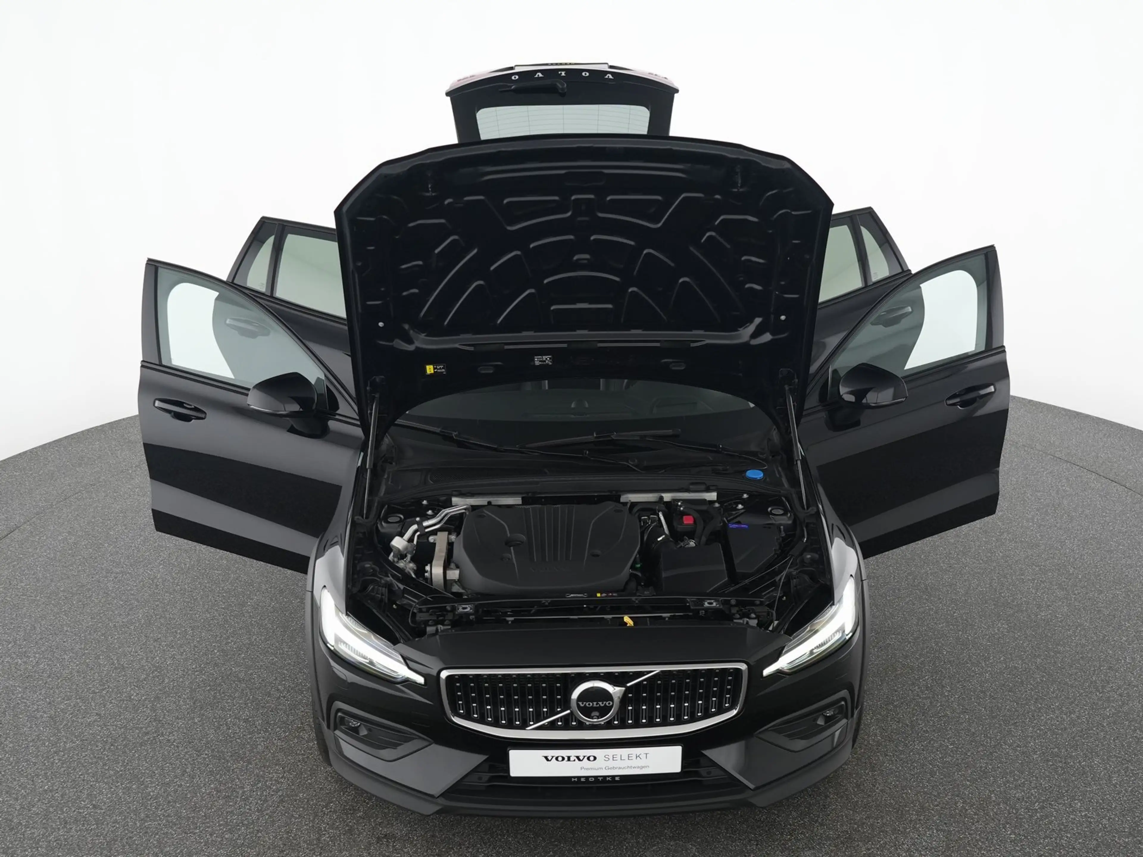 Volvo V60 Cross Country B5 AWD Ultimate B&W-SOUND*STHZ — photo 12