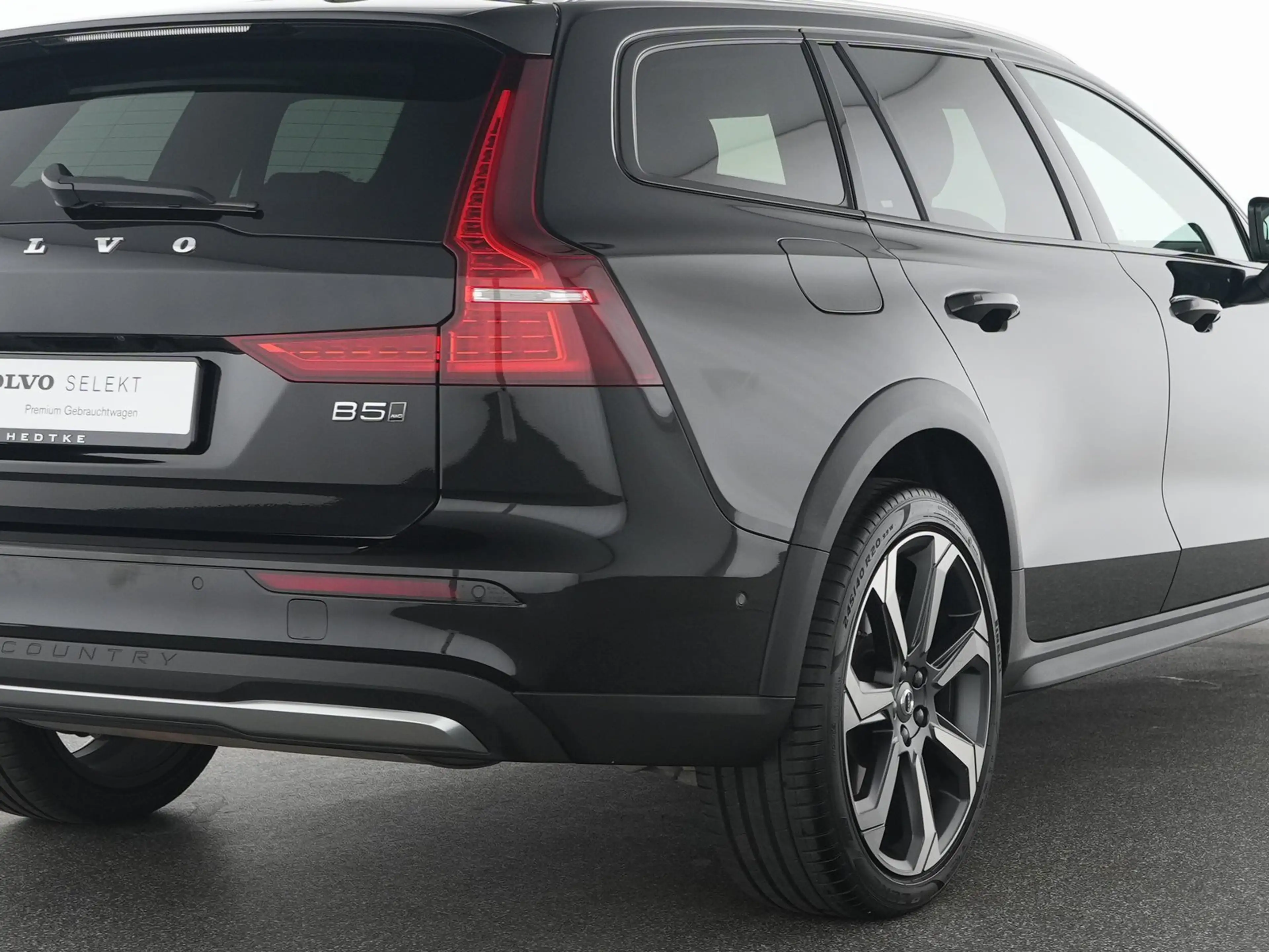 Volvo V60 Cross Country B5 AWD Ultimate B&W-SOUND*STHZ — photo 9