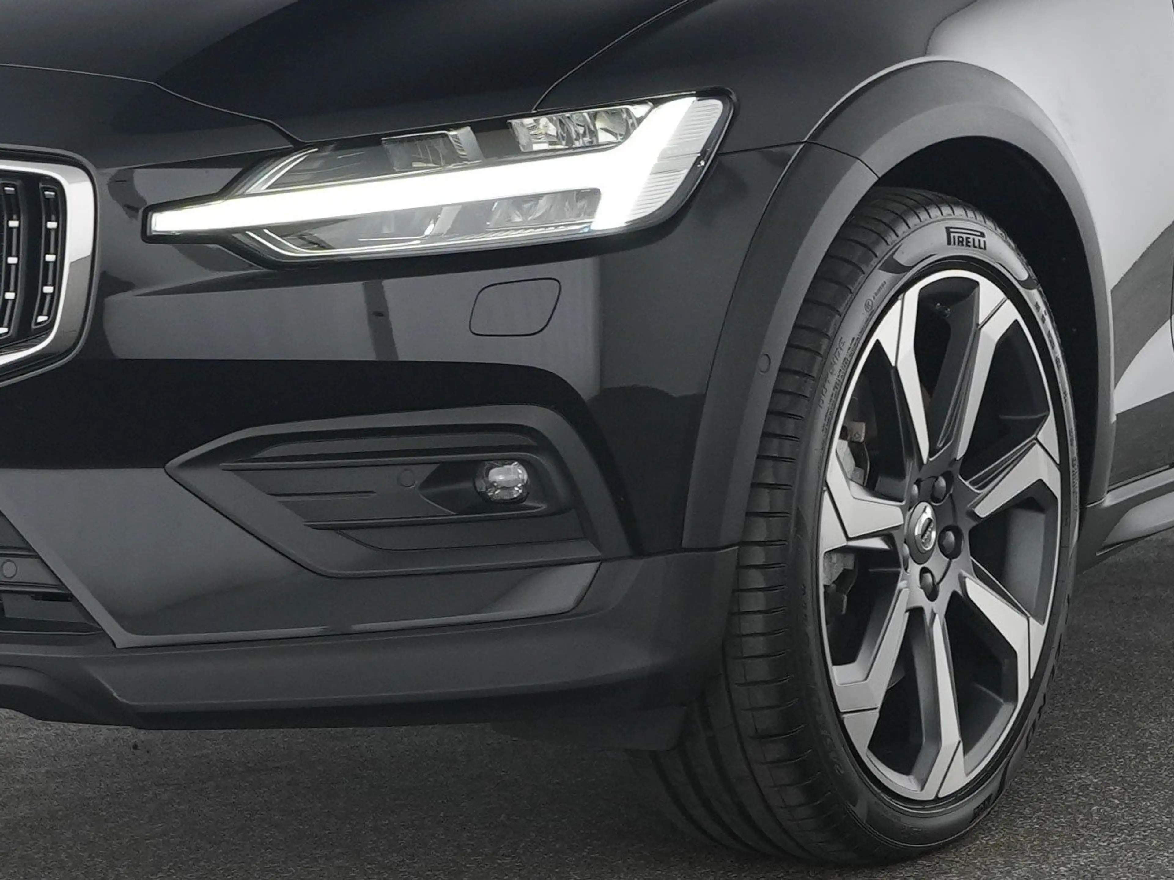 Volvo V60 Cross Country B5 AWD Ultimate B&W-SOUND*STHZ — photo 8