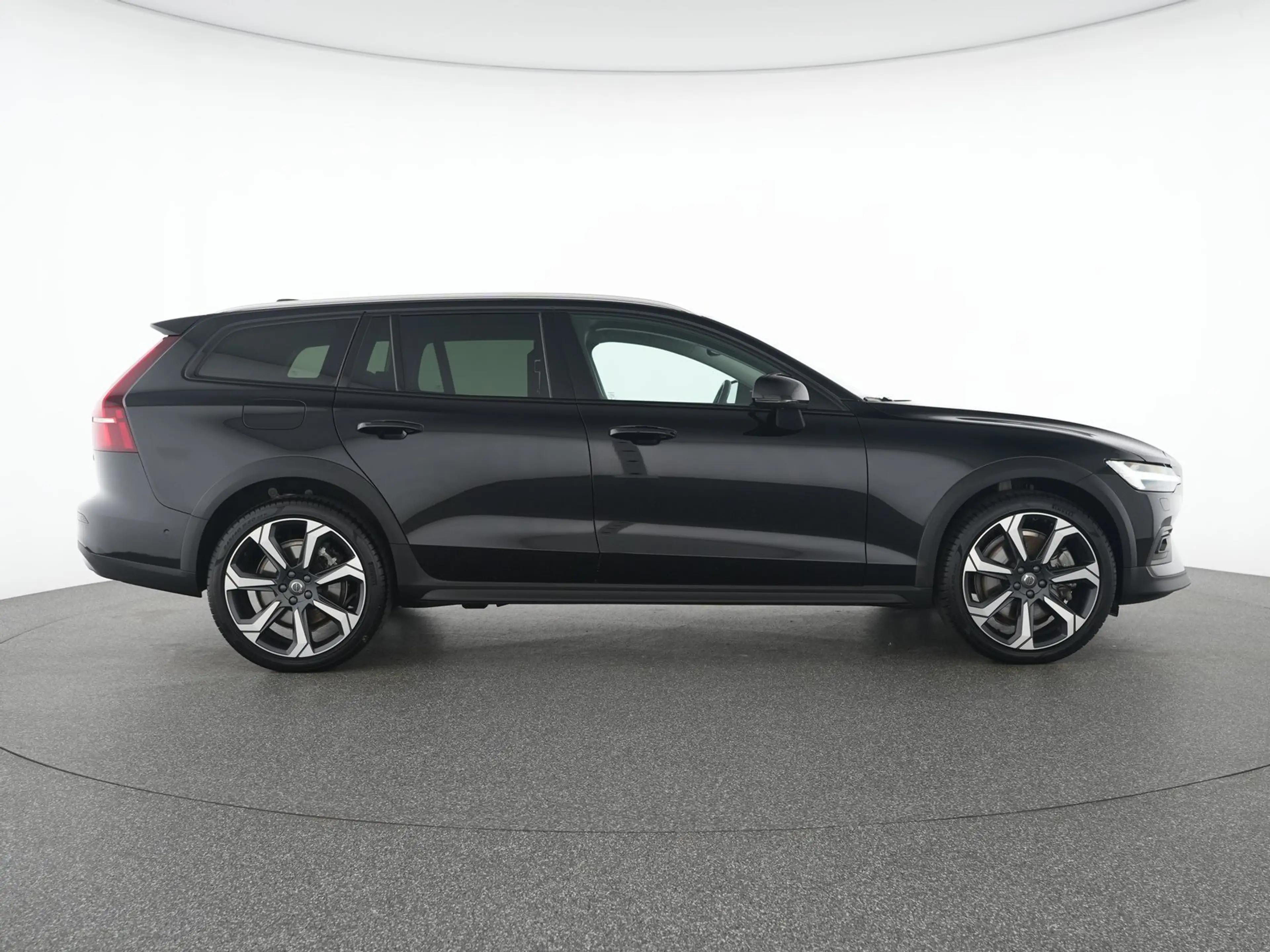 Volvo V60 Cross Country B5 AWD Ultimate B&W-SOUND*STHZ — photo 11