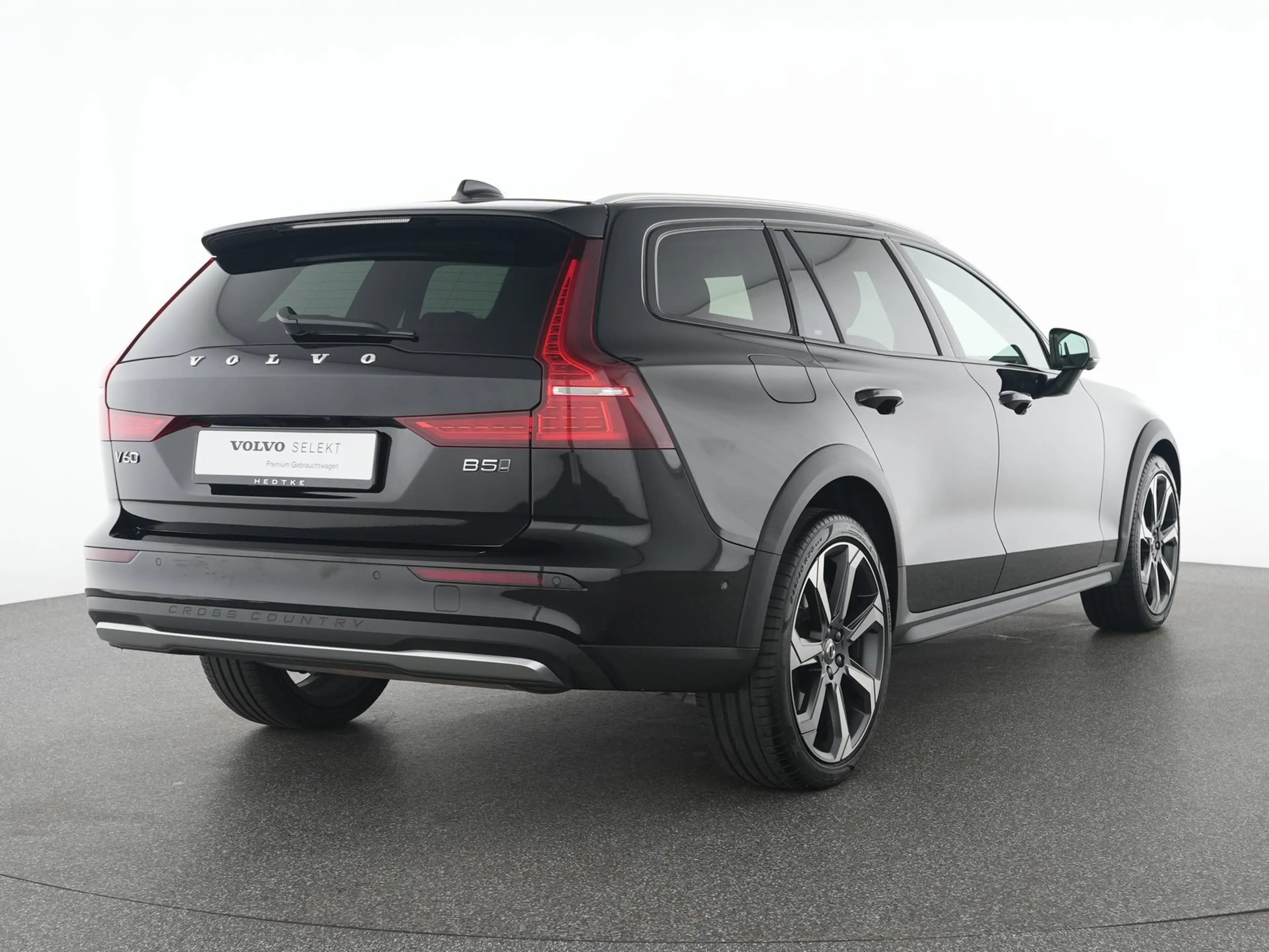 Volvo V60 Cross Country B5 AWD Ultimate B&W-SOUND*STHZ — photo 2
