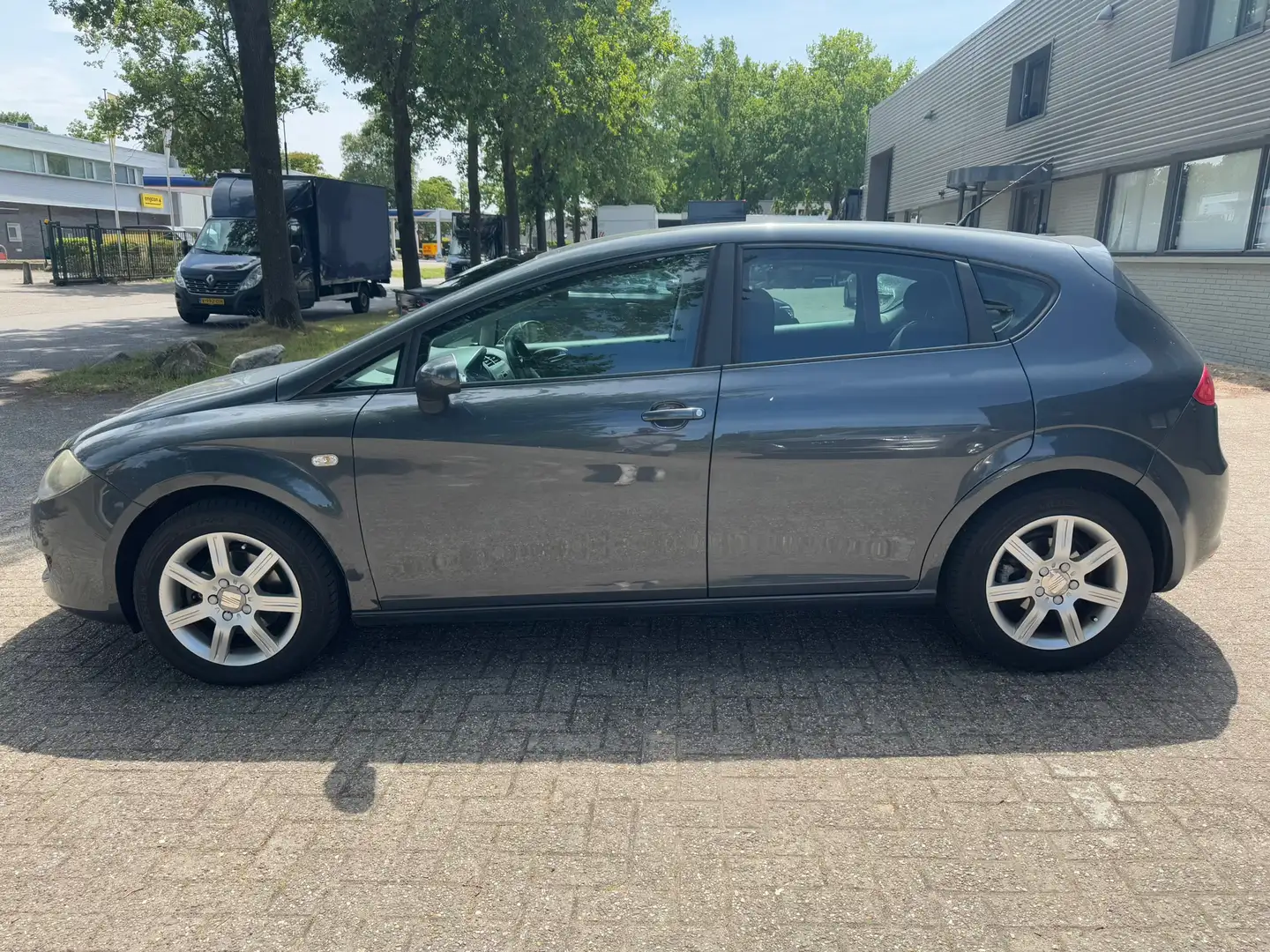 SEAT Leon 1.6 Businessline Gris - 2