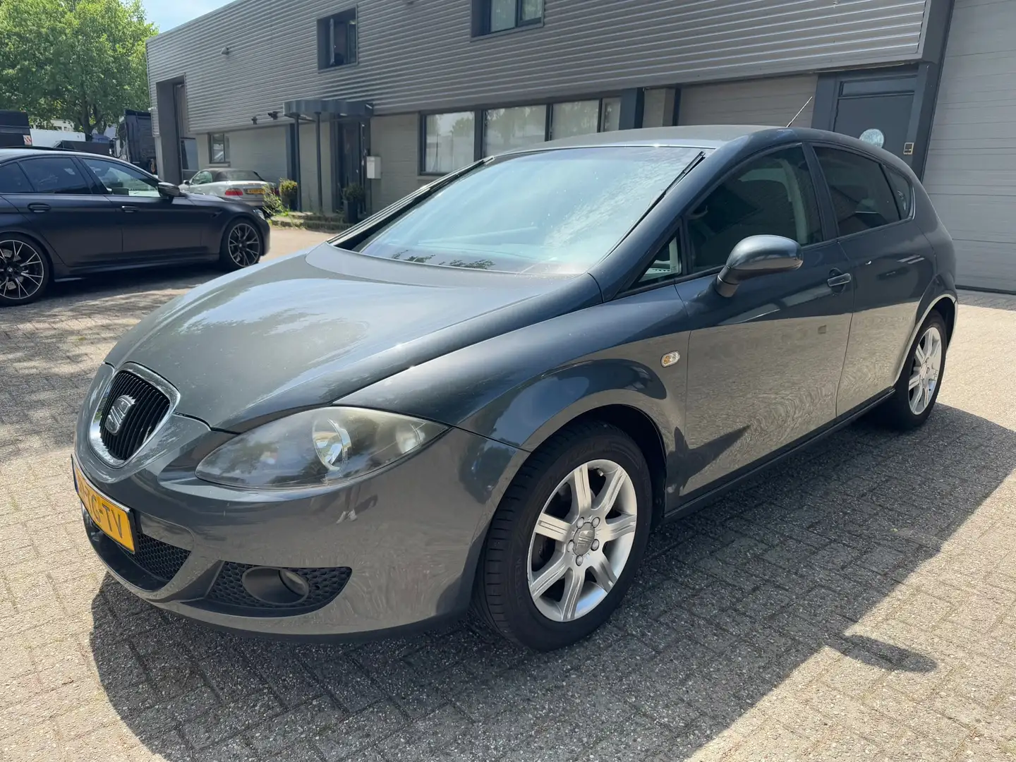 SEAT Leon 1.6 Businessline Gris - 1