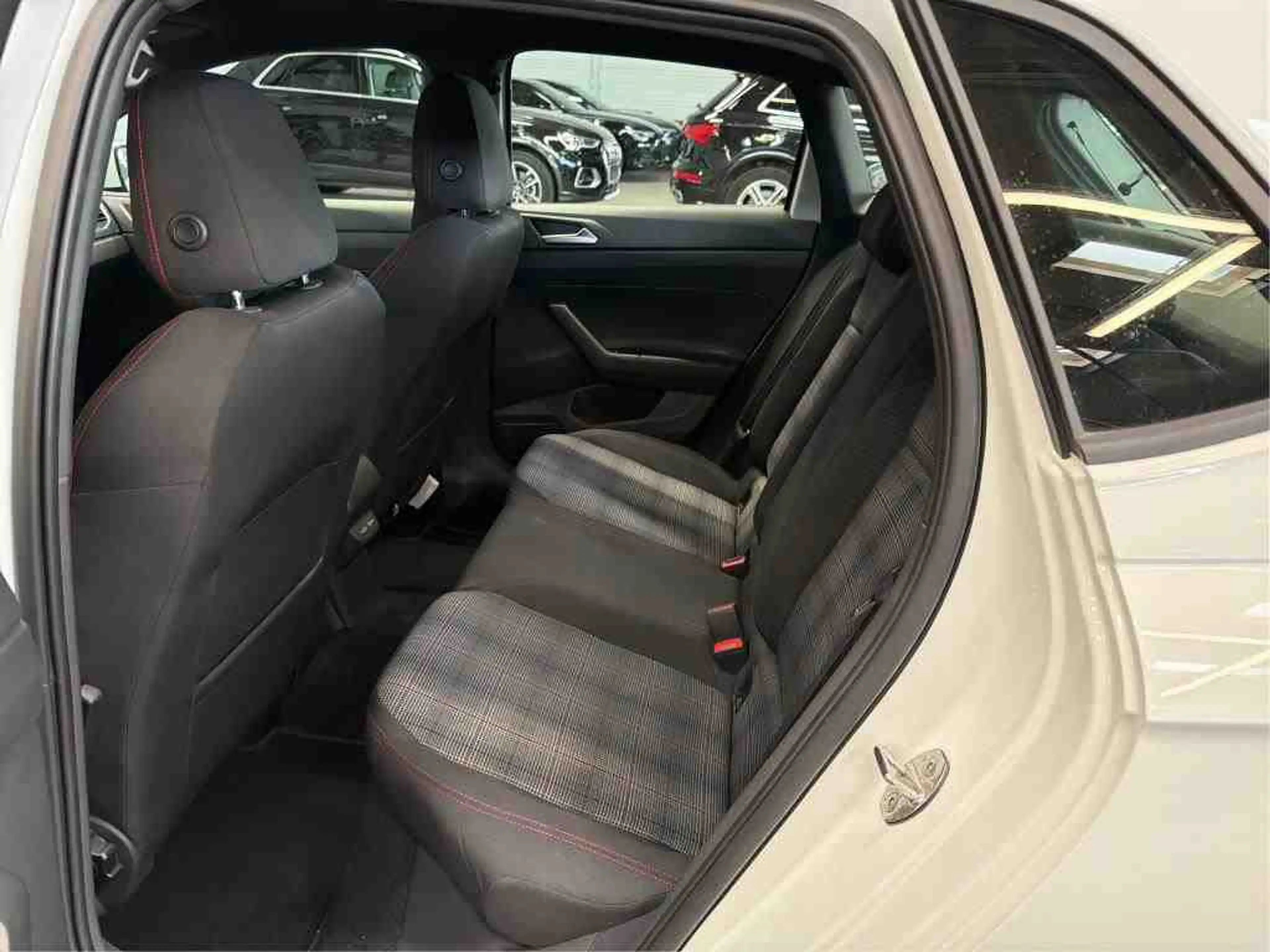 Volkswagen Polo GTI 2.0 TSI Sitzh LED LM18 Faro AUT LED PDC — photo 8
