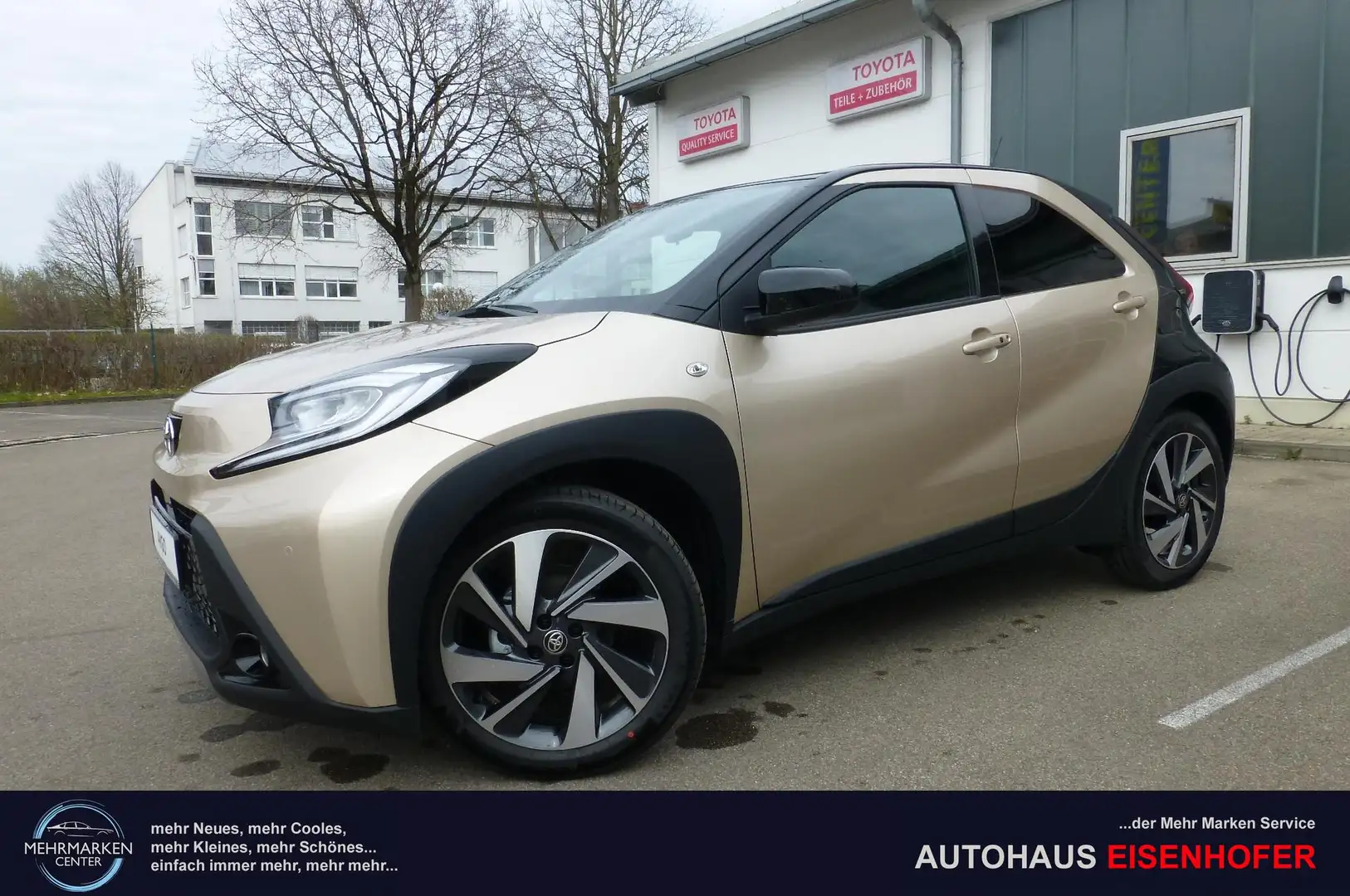 Toyota Aygo X Explore  Envy, 10,5" Cloud-Navi, 18" LM-Felgen,... Gold - 1