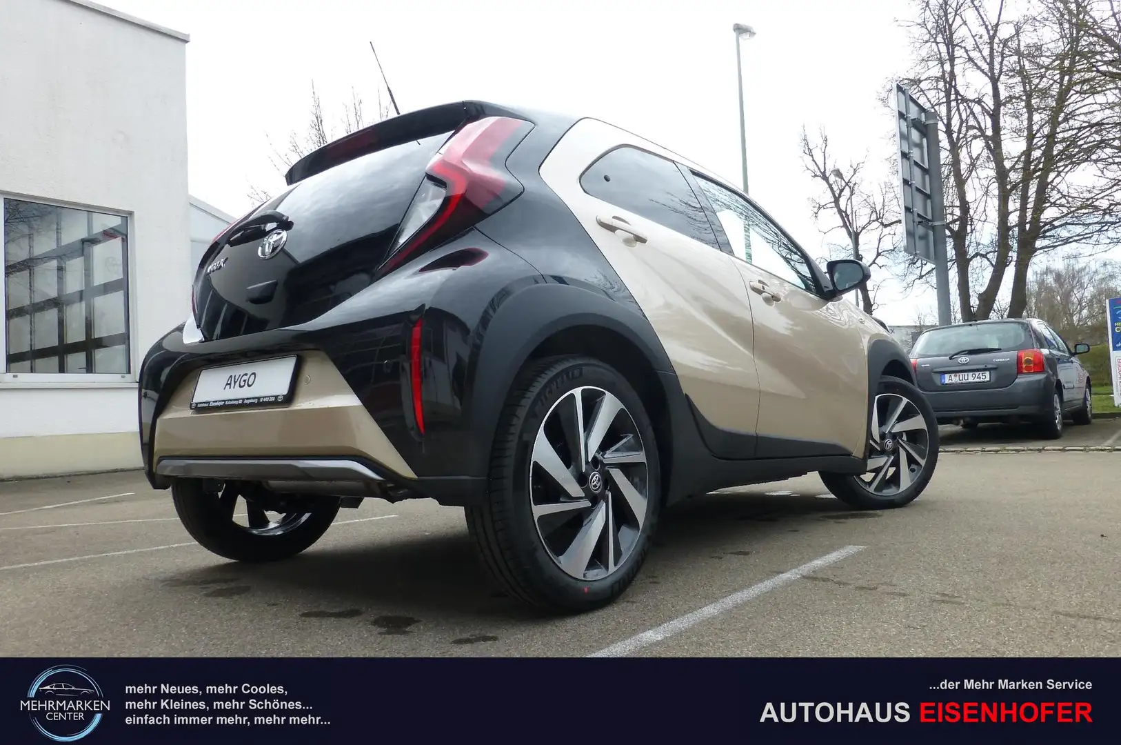 Toyota Aygo X Explore  Envy, 10,5" Cloud-Navi, 18" LM-Felgen,... Gold - 2