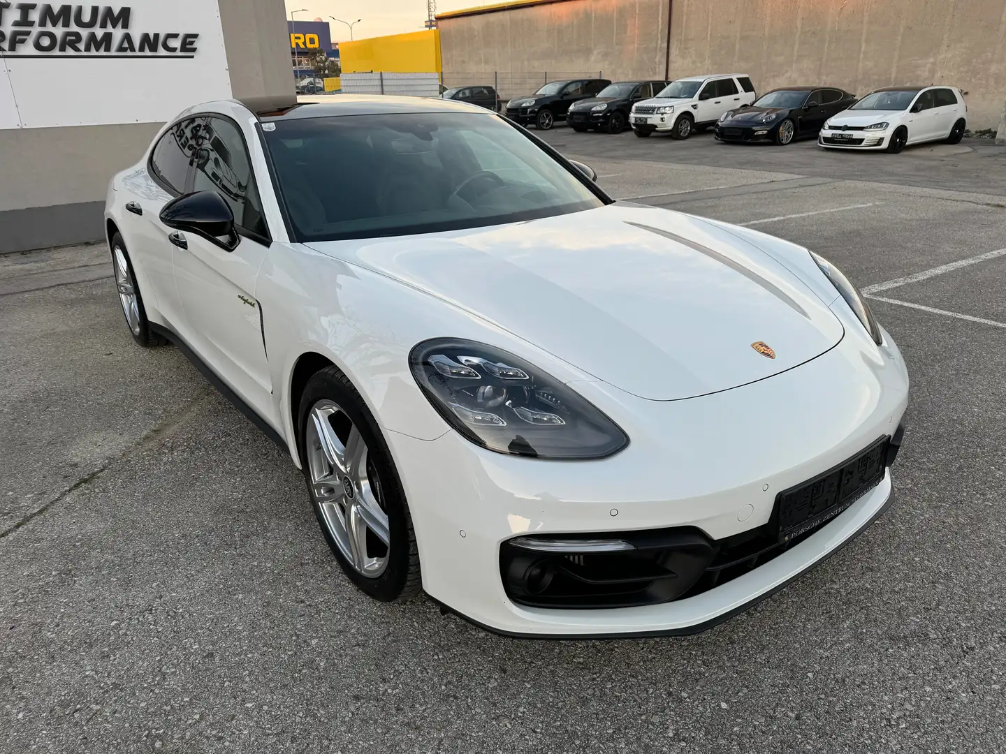 Porsche Panamera 4 E-Hybrid Weiß - 2