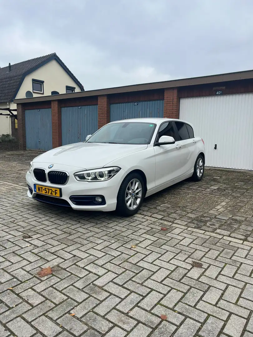 BMW 116 Sport M Pakket / PDC / Camera / Stoelverwarming Wit - 2