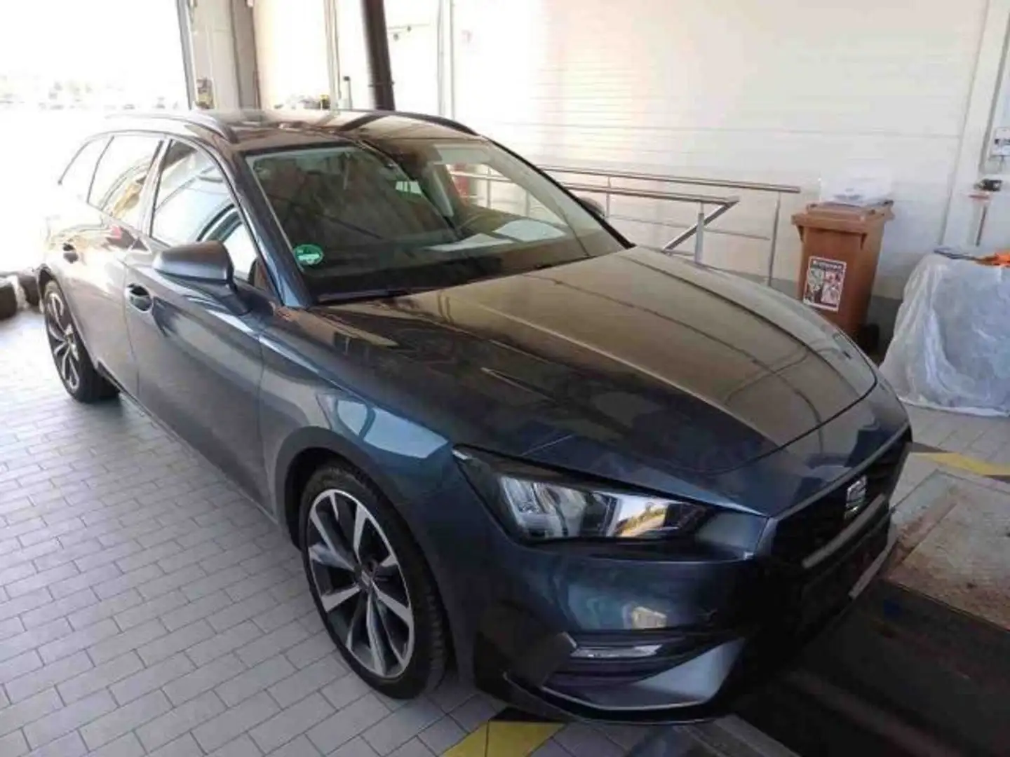 SEAT Leon Sportstourer FR 2.0 TDI DSG LED NAVI RFK EP Grau - 2