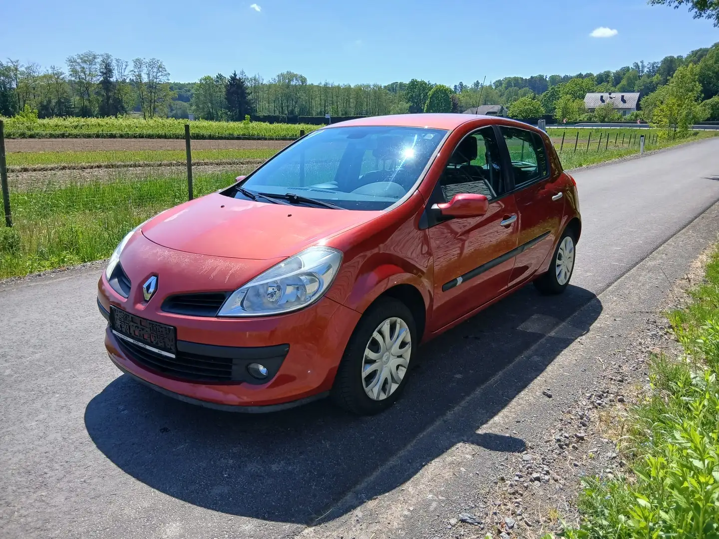 Renault Clio 1.2 16V Grandtour Authentique - 1