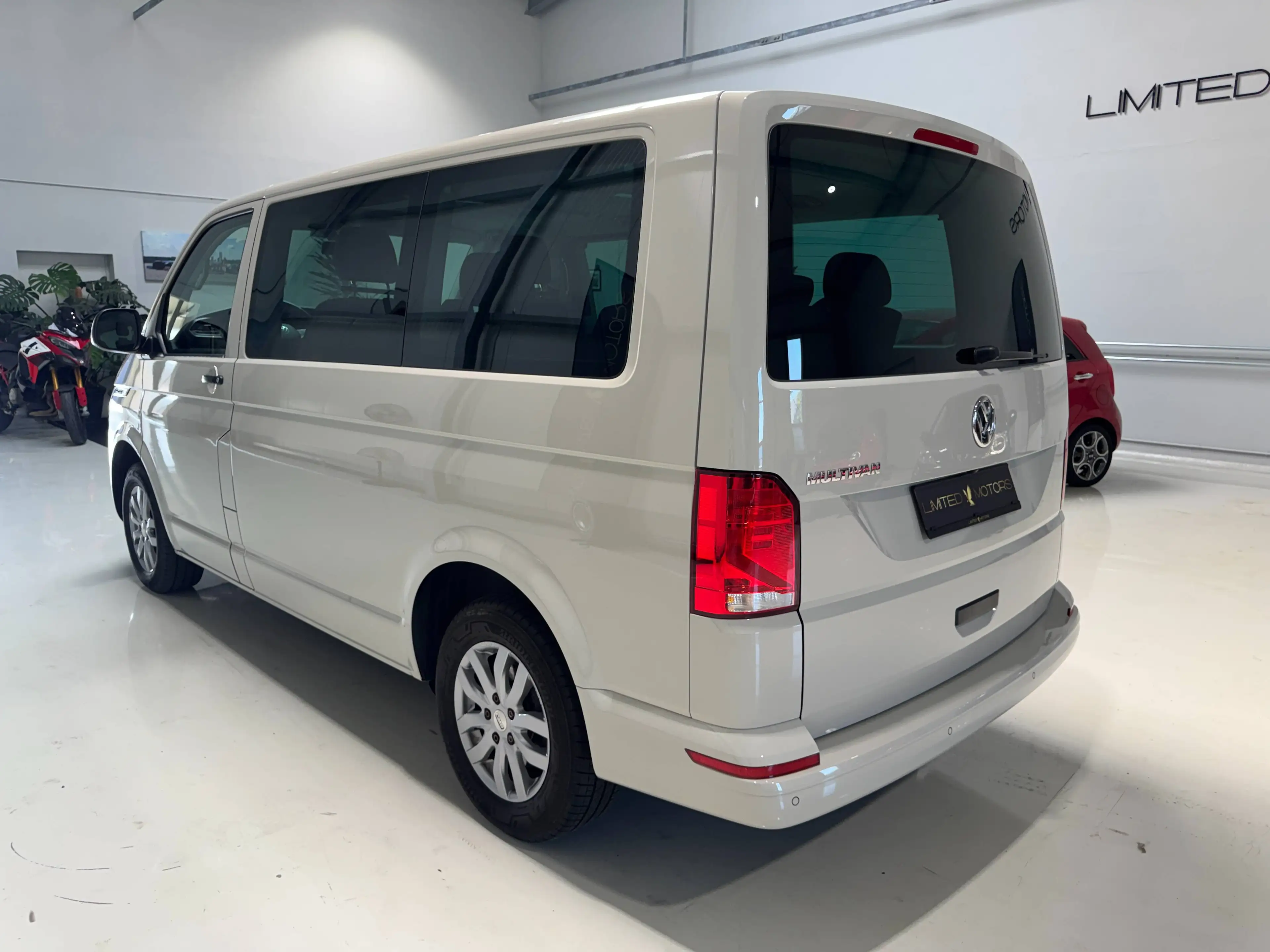 Volkswagen T6.1 Multivan Standhzg Kamera Klimaaut Sitzhzg Navi Service TÜV neu — photo 7