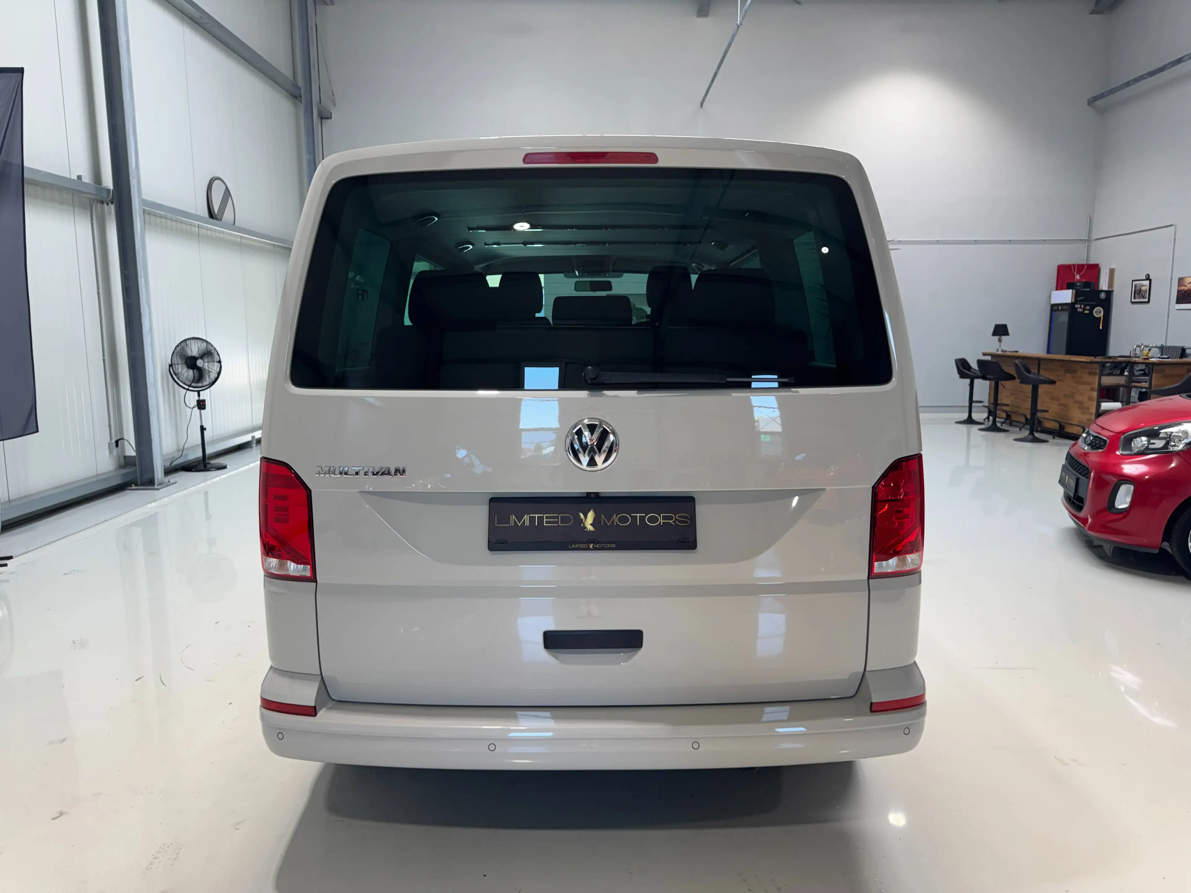 Volkswagen T6.1 Multivan Standhzg Kamera Klimaaut Sitzhzg Navi Service TÜV neu — photo 6