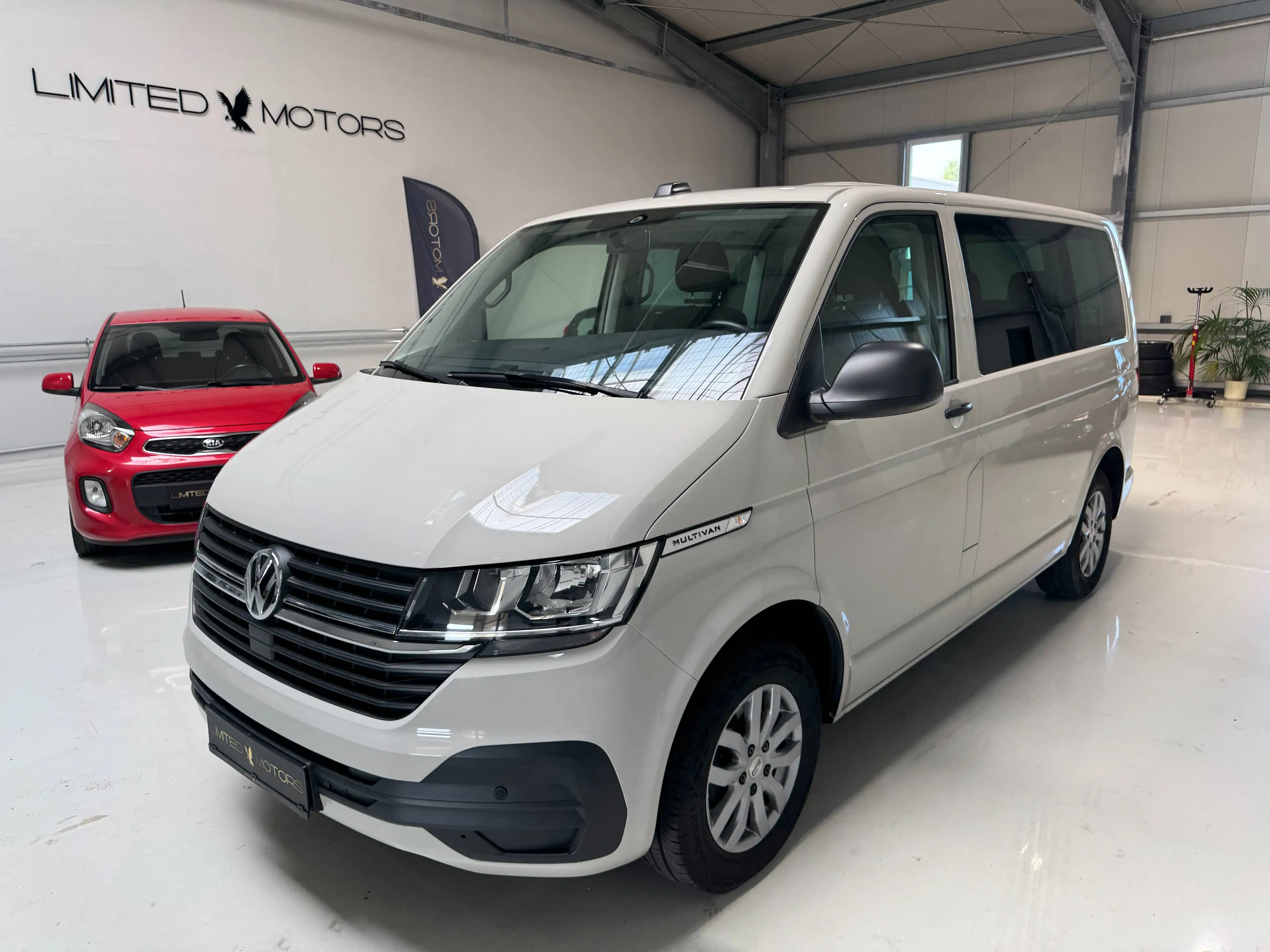 Volkswagen T6.1 Multivan Standhzg Kamera Klimaaut Sitzhzg Navi Service TÜV neu
