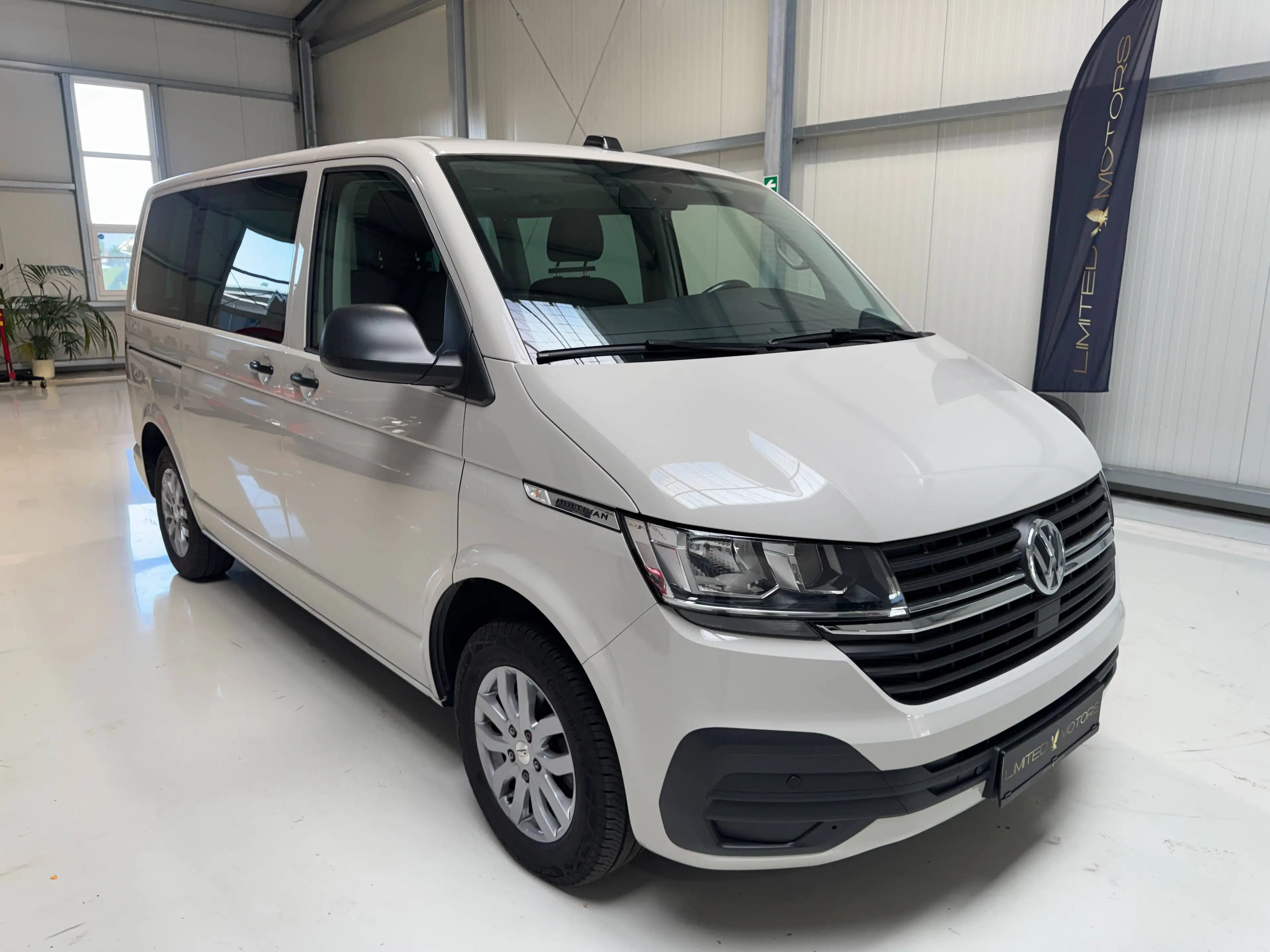 Volkswagen T6.1 Multivan Standhzg Kamera Klimaaut Sitzhzg Navi Service TÜV neu — photo 3