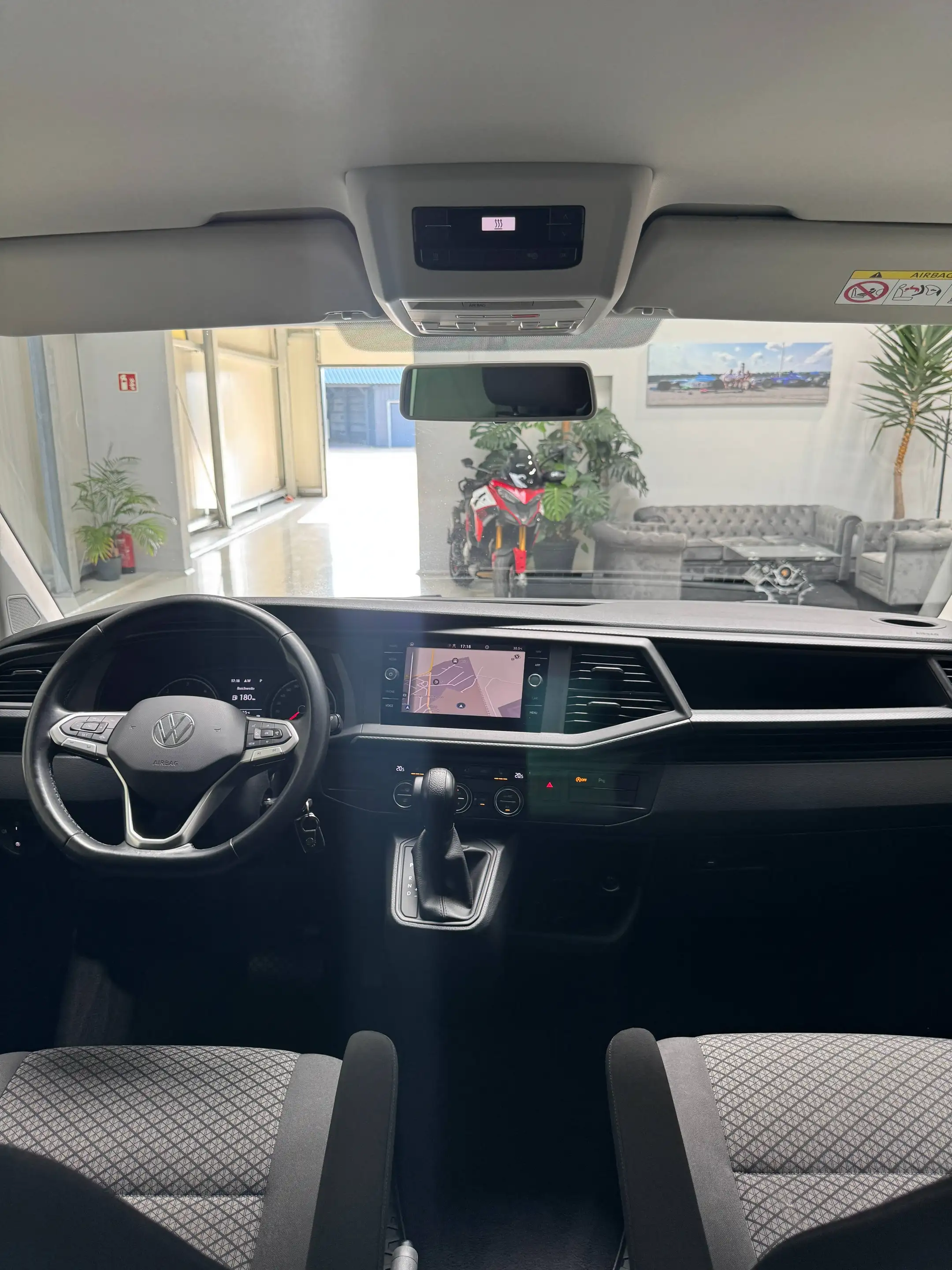 Volkswagen T6.1 Multivan Standhzg Kamera Klimaaut Sitzhzg Navi Service TÜV neu — photo 15