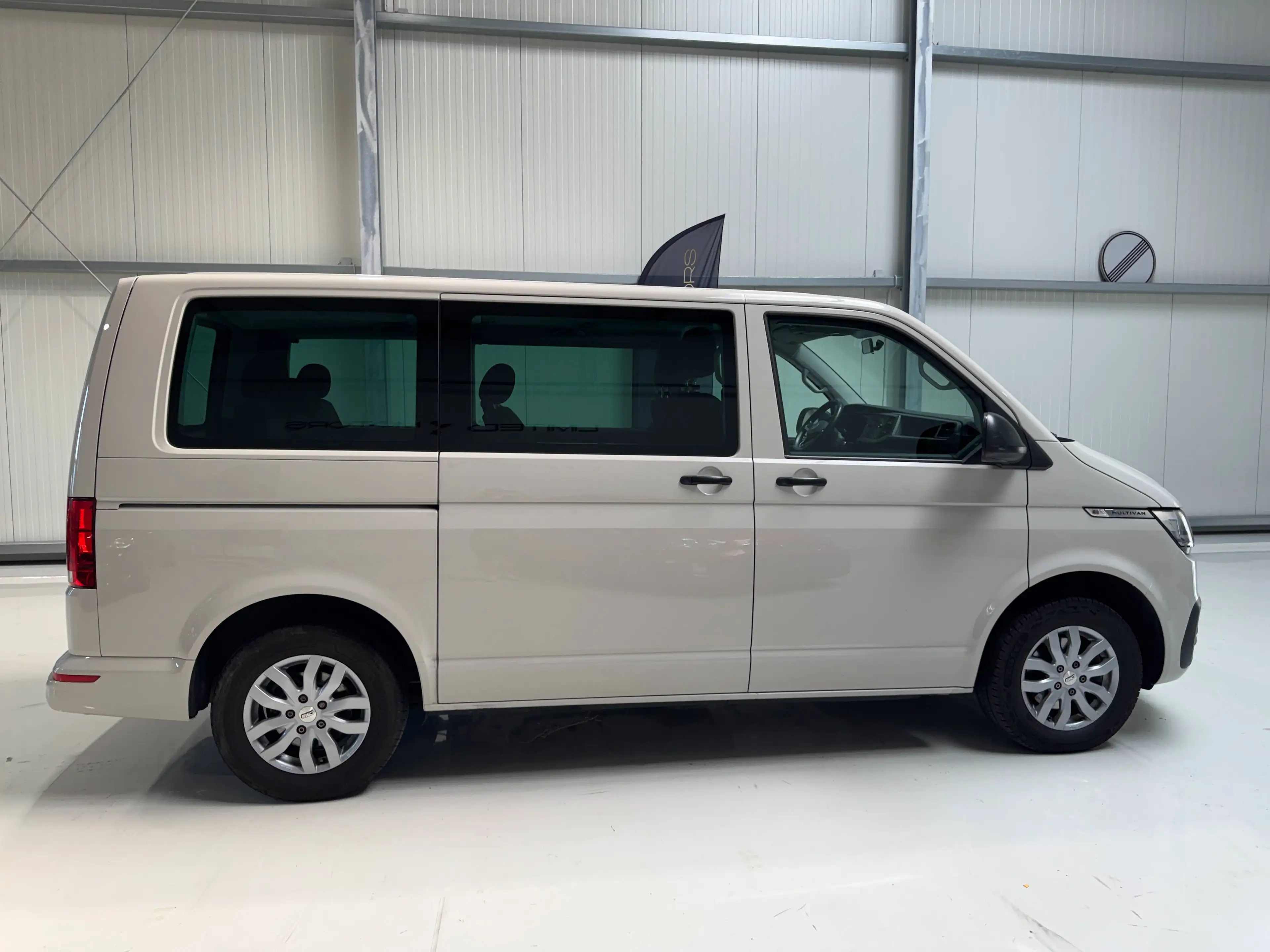 Volkswagen T6.1 Multivan Standhzg Kamera Klimaaut Sitzhzg Navi Service TÜV neu — photo 4