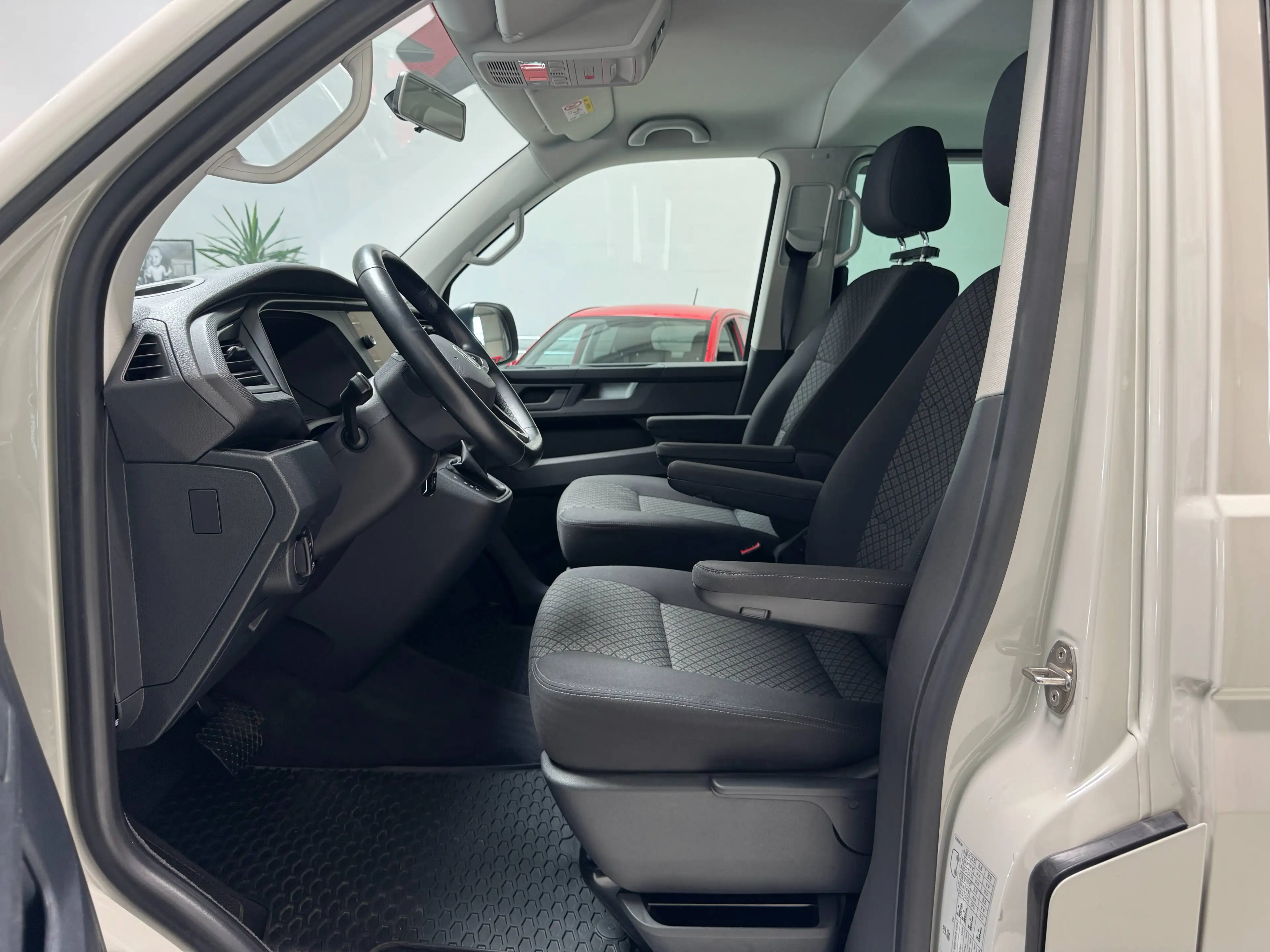Volkswagen T6.1 Multivan Standhzg Kamera Klimaaut Sitzhzg Navi Service TÜV neu — photo 10
