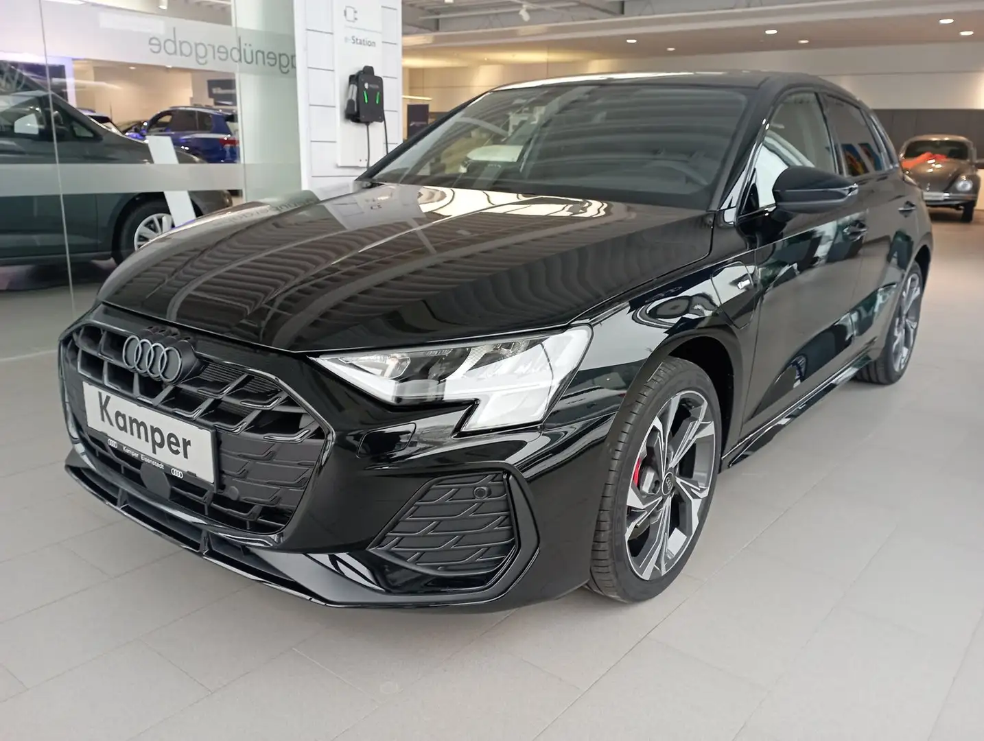 Audi A3 45 TFSI e S line Schwarz - 1